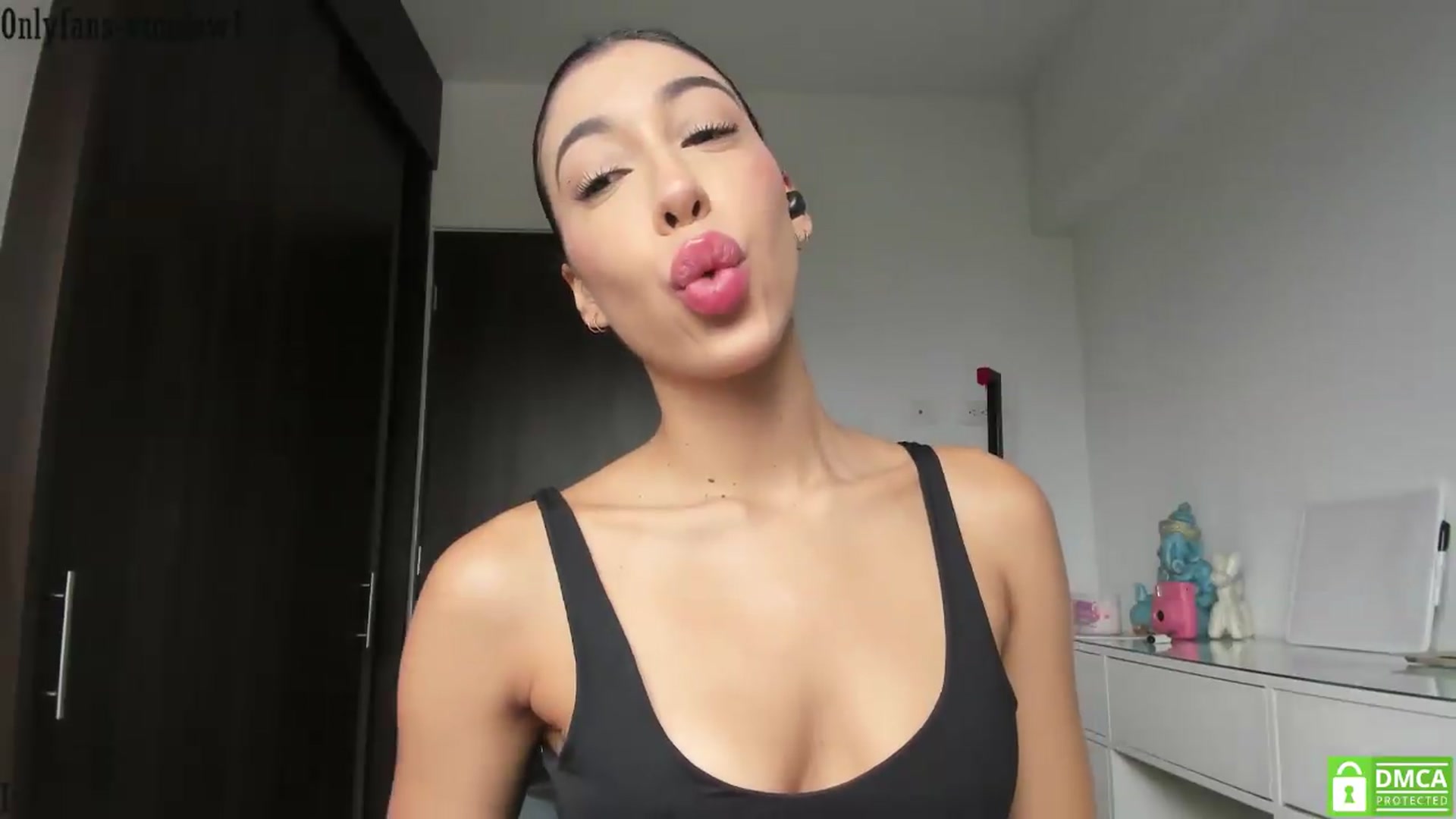 Gallery image thumbnail from Vinnlow's myfreecams stream on, 06/07/2026, 14:48 image 5 of 20