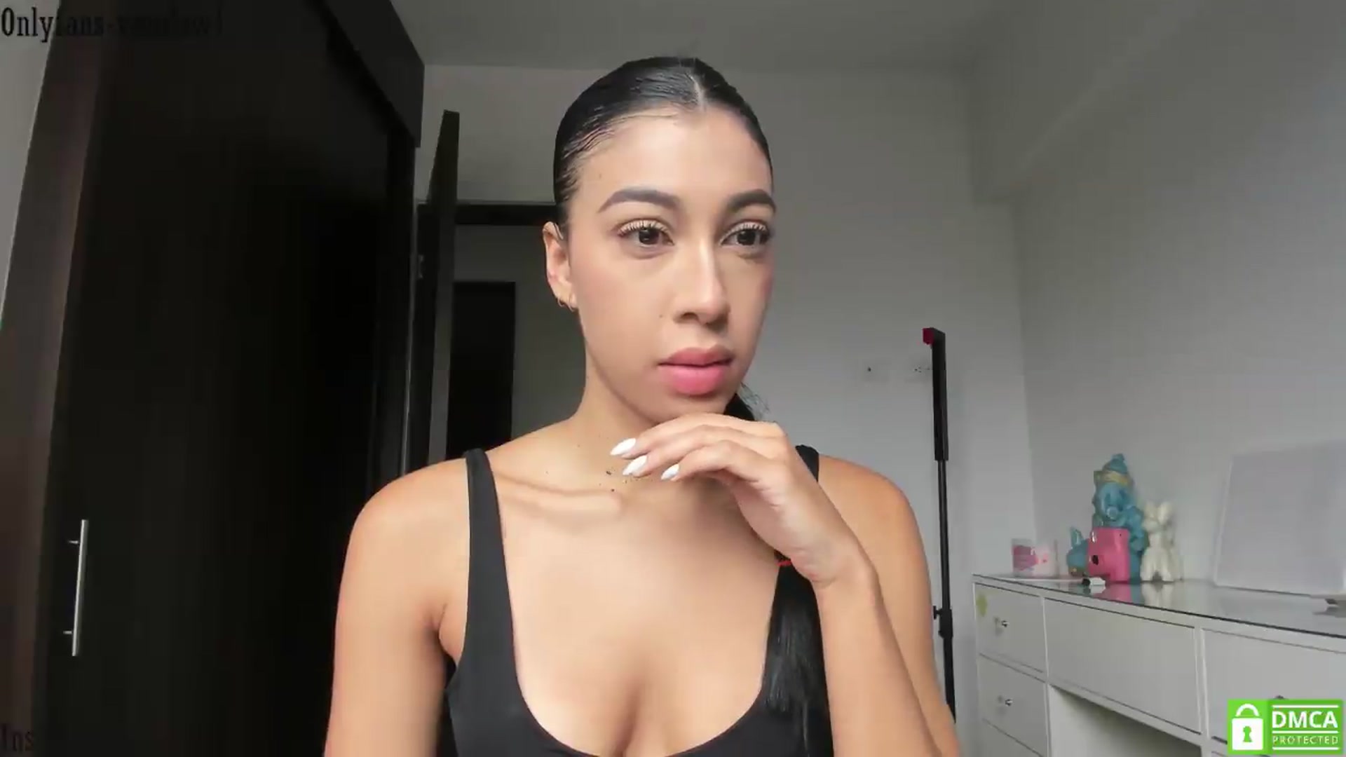 Gallery image thumbnail from Vinnlow's myfreecams stream on, 06/07/2026, 15:14 image 18 of 20