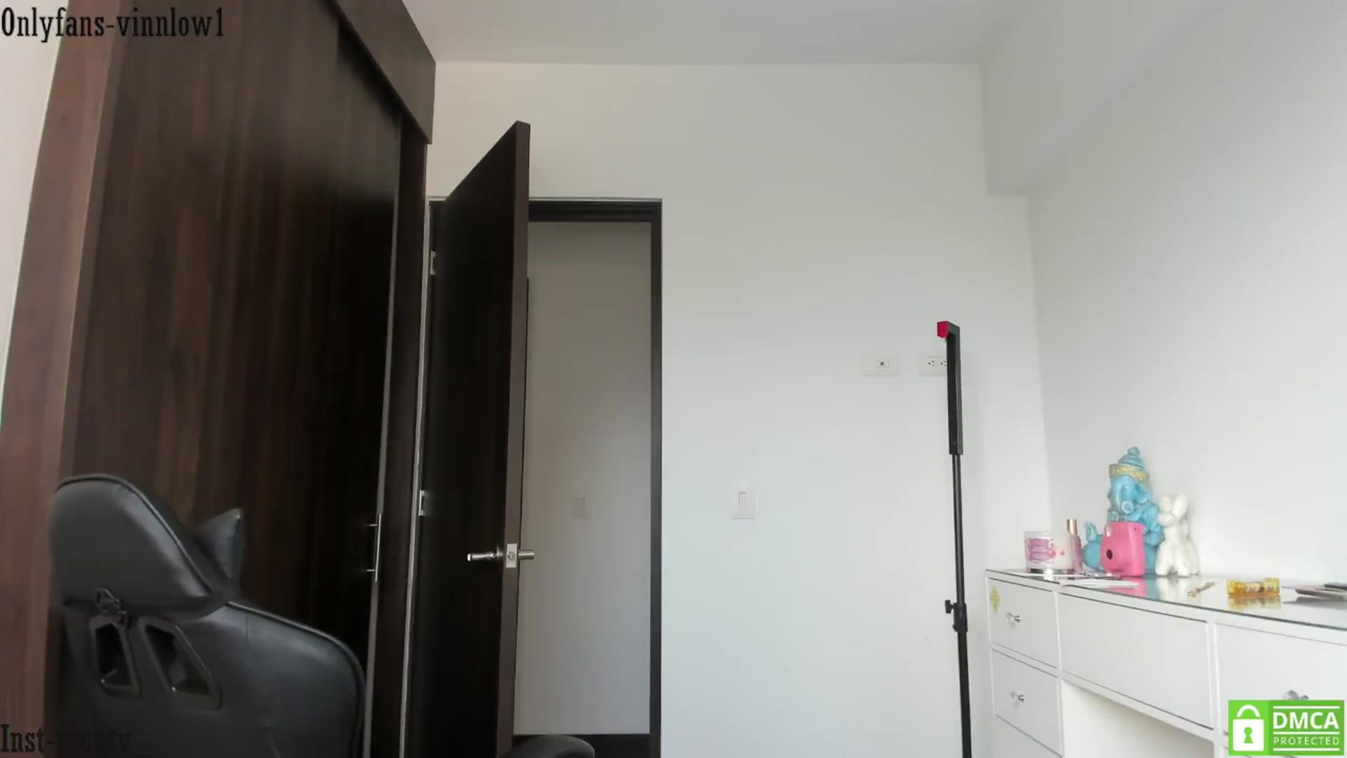 Gallery image thumbnail from Vinnlow's myfreecams stream on, 06/11/2026, 14:09 image 4 of 20