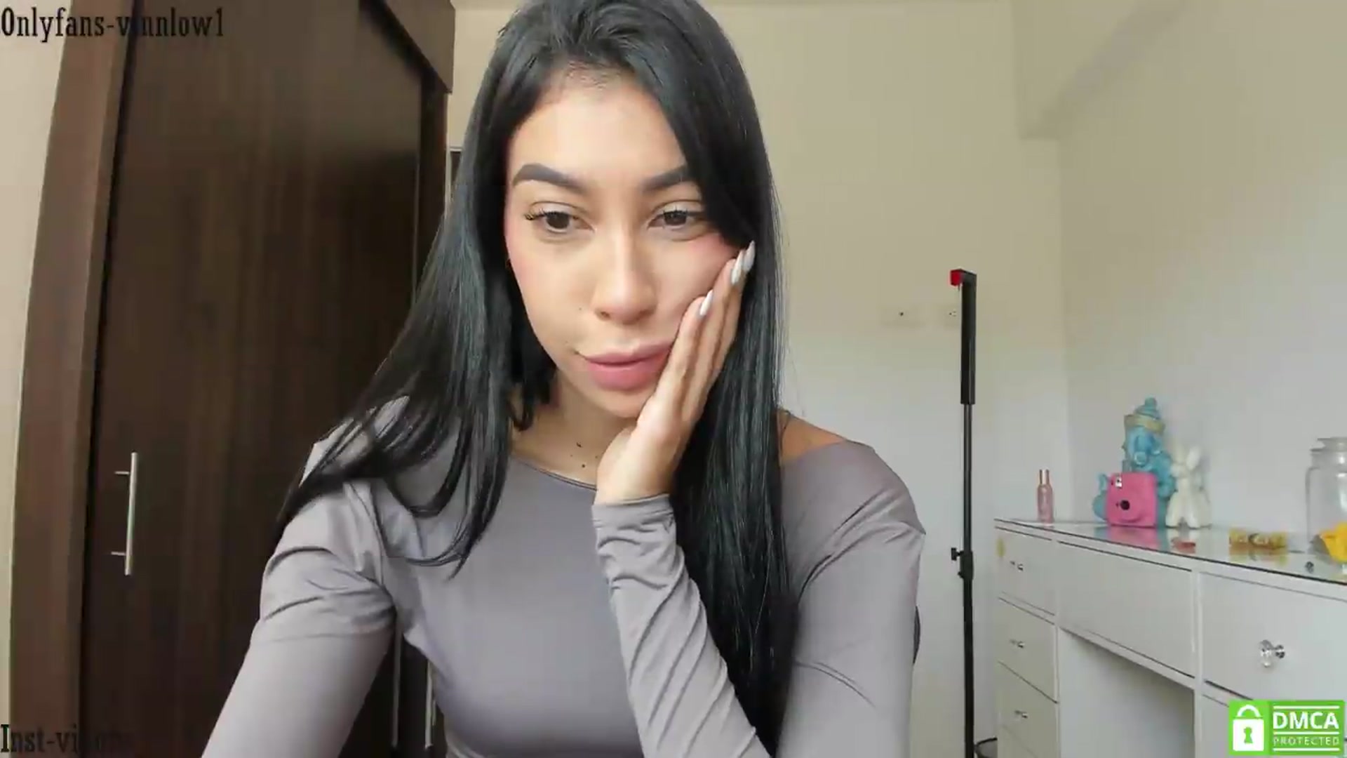 Gallery image thumbnail from Vinnlow's myfreecams stream on, 06/21/2026, 15:02 image 18 of 20