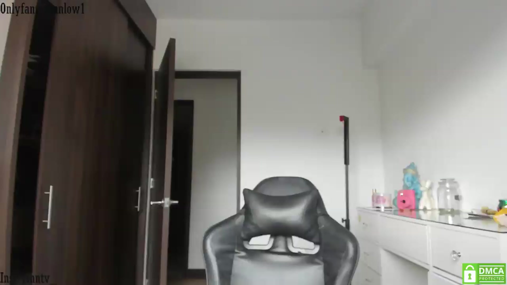 Gallery image thumbnail from Vinnlow's myfreecams stream on, 06/23/2026, 12:08 image 8 of 20