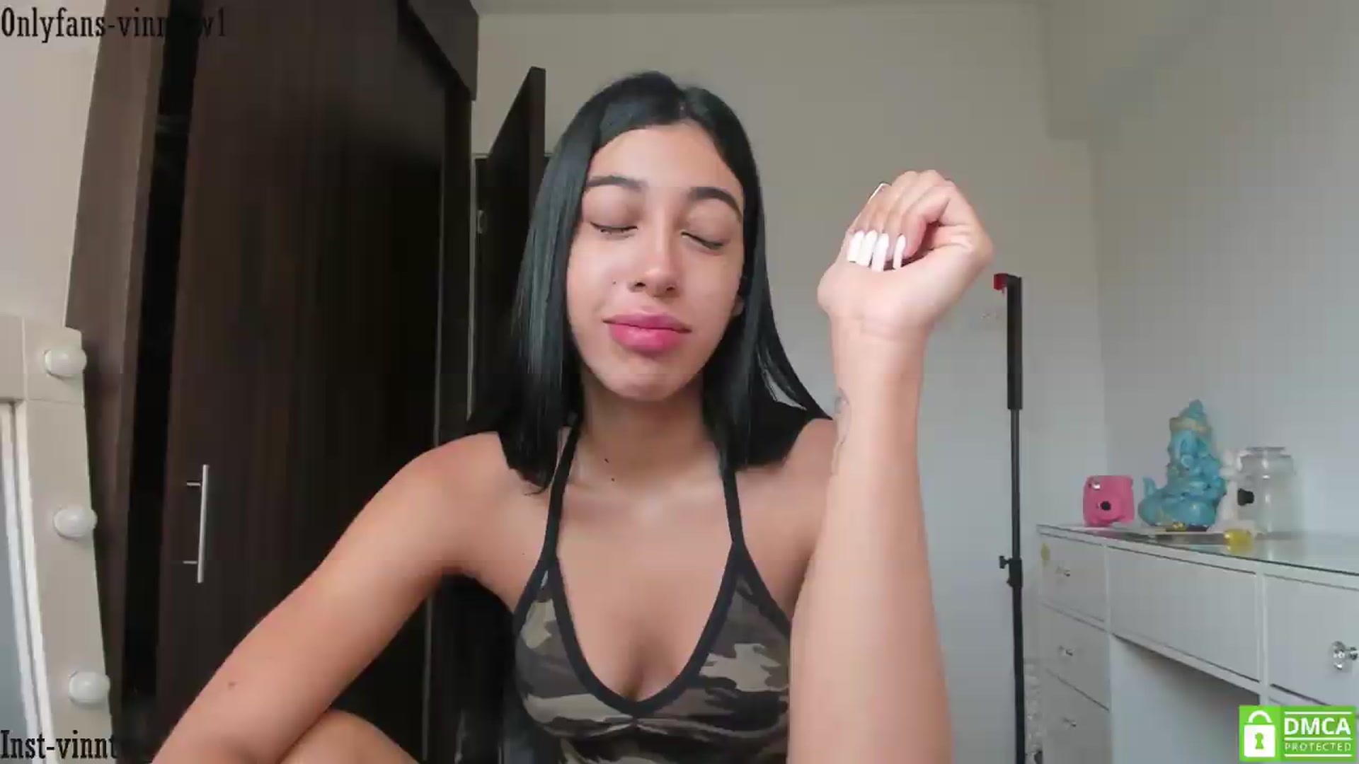 Gallery image thumbnail from Vinnlow's myfreecams stream on, 07/07/2026, 11:48 image 4 of 20