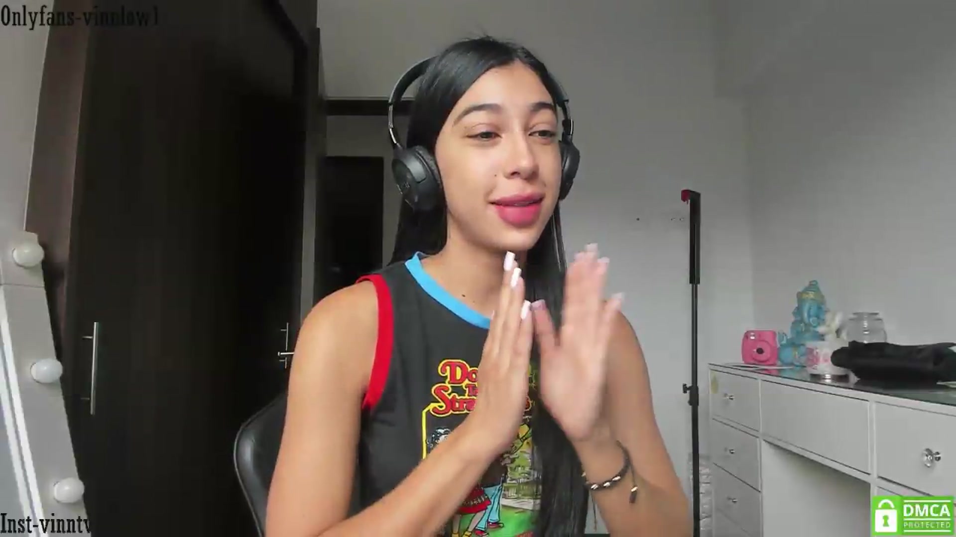 Gallery image thumbnail from Vinnlow's myfreecams stream on, 07/19/2026, 13:06 image 13 of 20