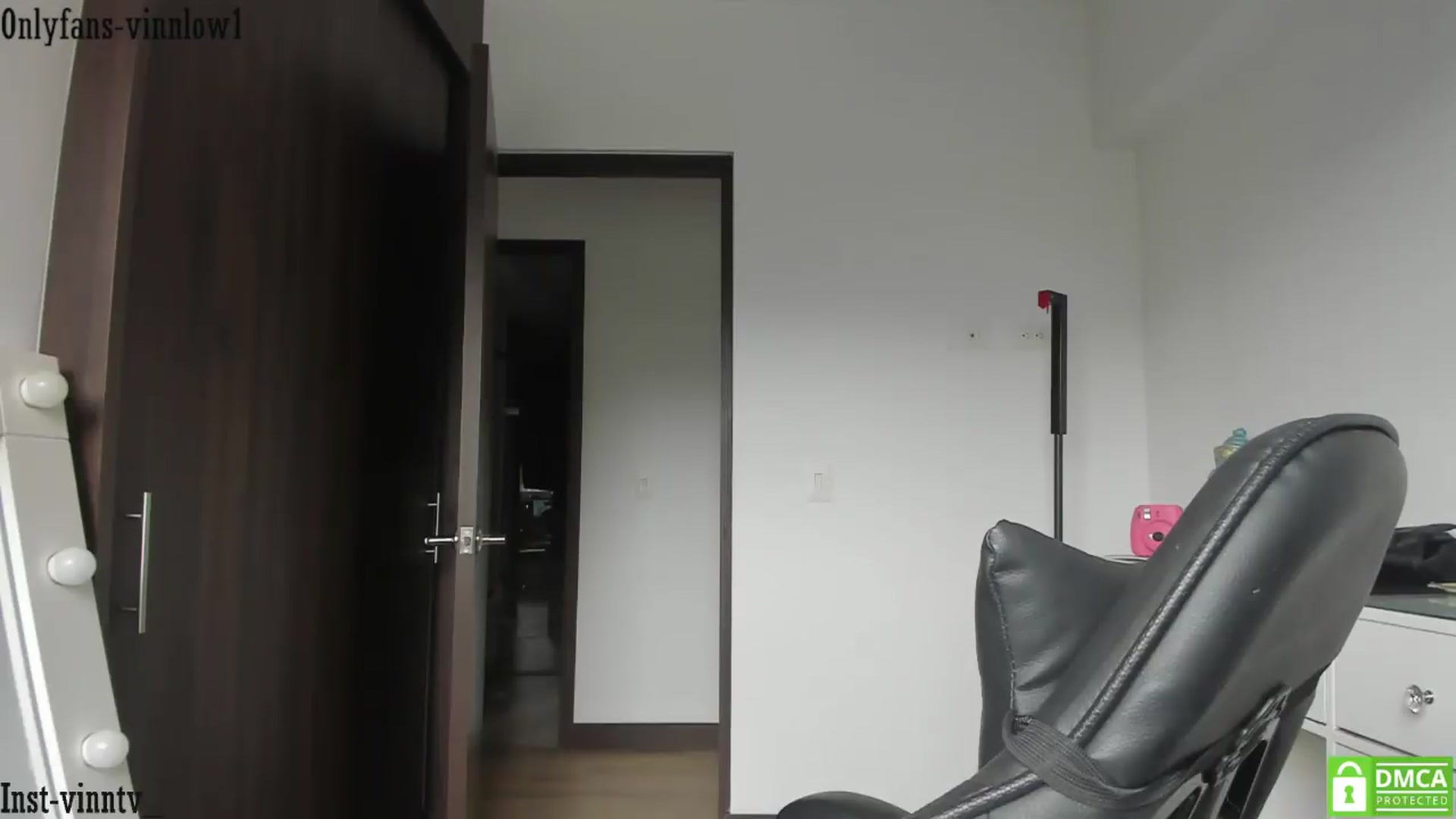 Gallery image thumbnail from Vinnlow's myfreecams stream on, 07/19/2026, 13:06 image 16 of 20
