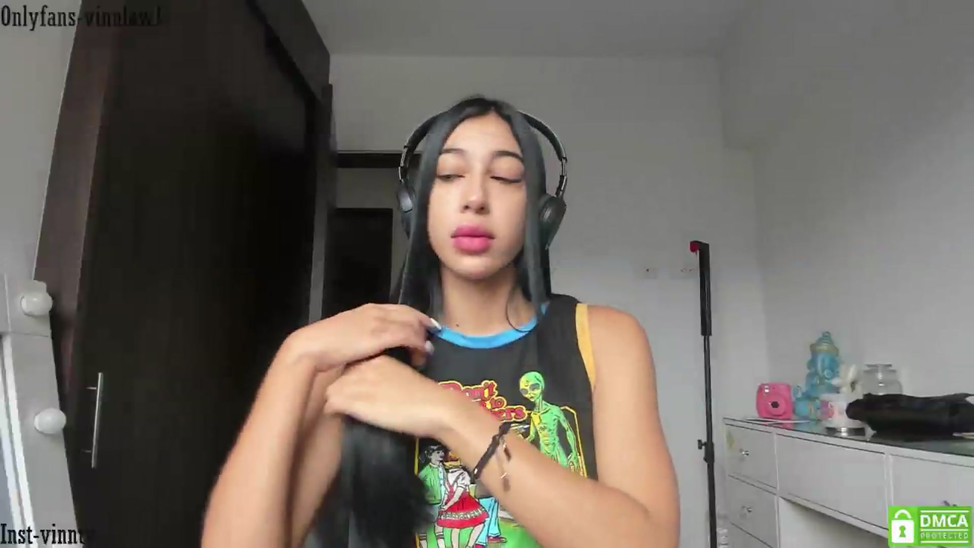 Gallery image thumbnail from Vinnlow's myfreecams stream on, 07/19/2026, 13:06 image 3 of 20
