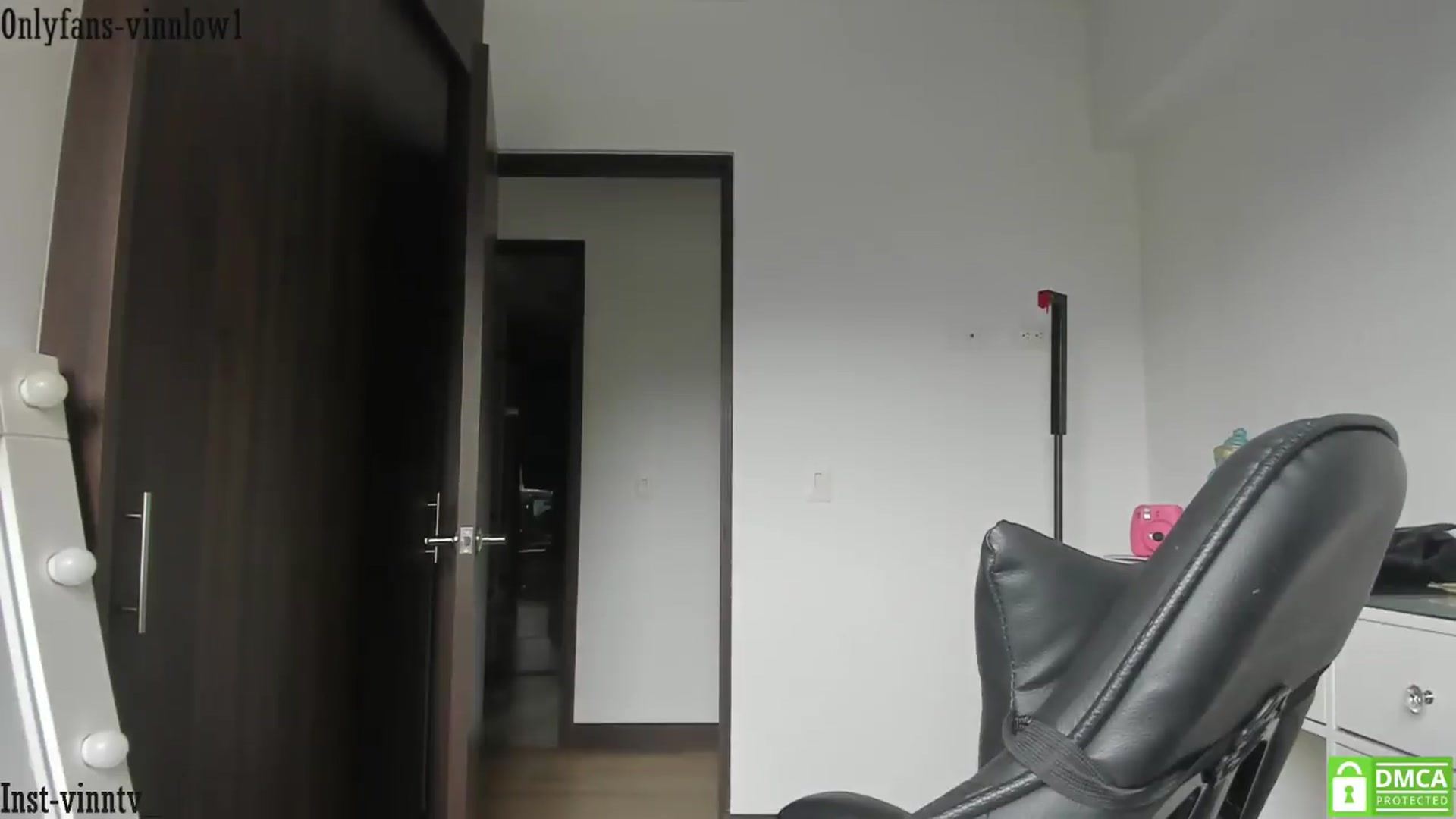 Gallery image thumbnail from Vinnlow's myfreecams stream on, 07/19/2026, 13:06 image 15 of 20