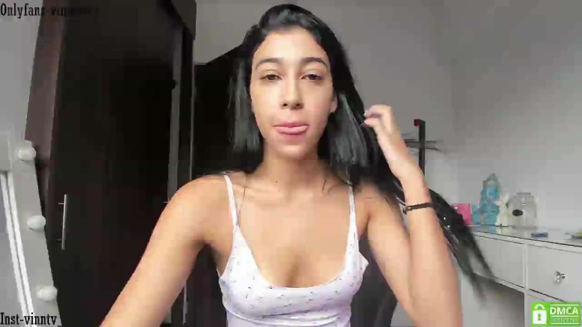 Gallery image thumbnail from Vinnlow's myfreecams stream on, 07/19/2026, 18:03 image 14 of 20