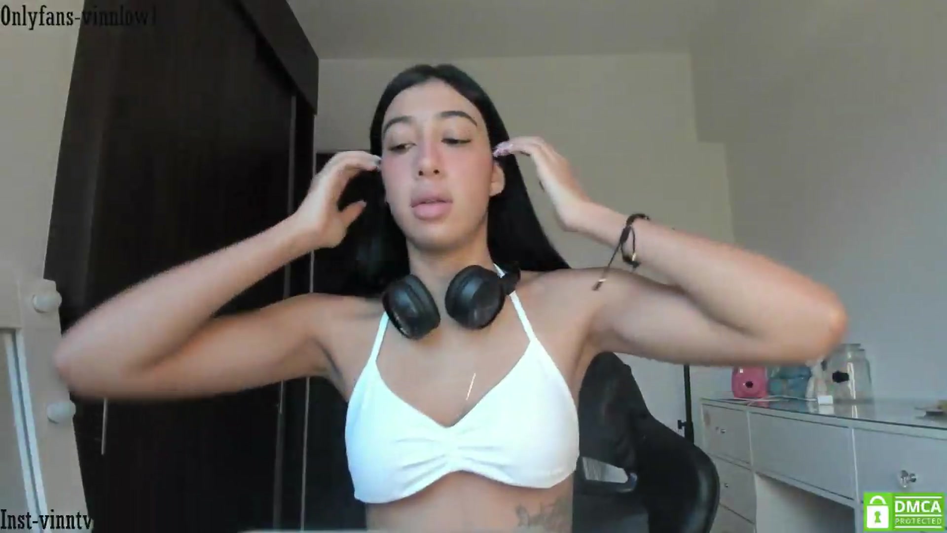 Gallery image thumbnail from Vinnlow's myfreecams stream on, 07/23/2026, 11:17 image 8 of 20