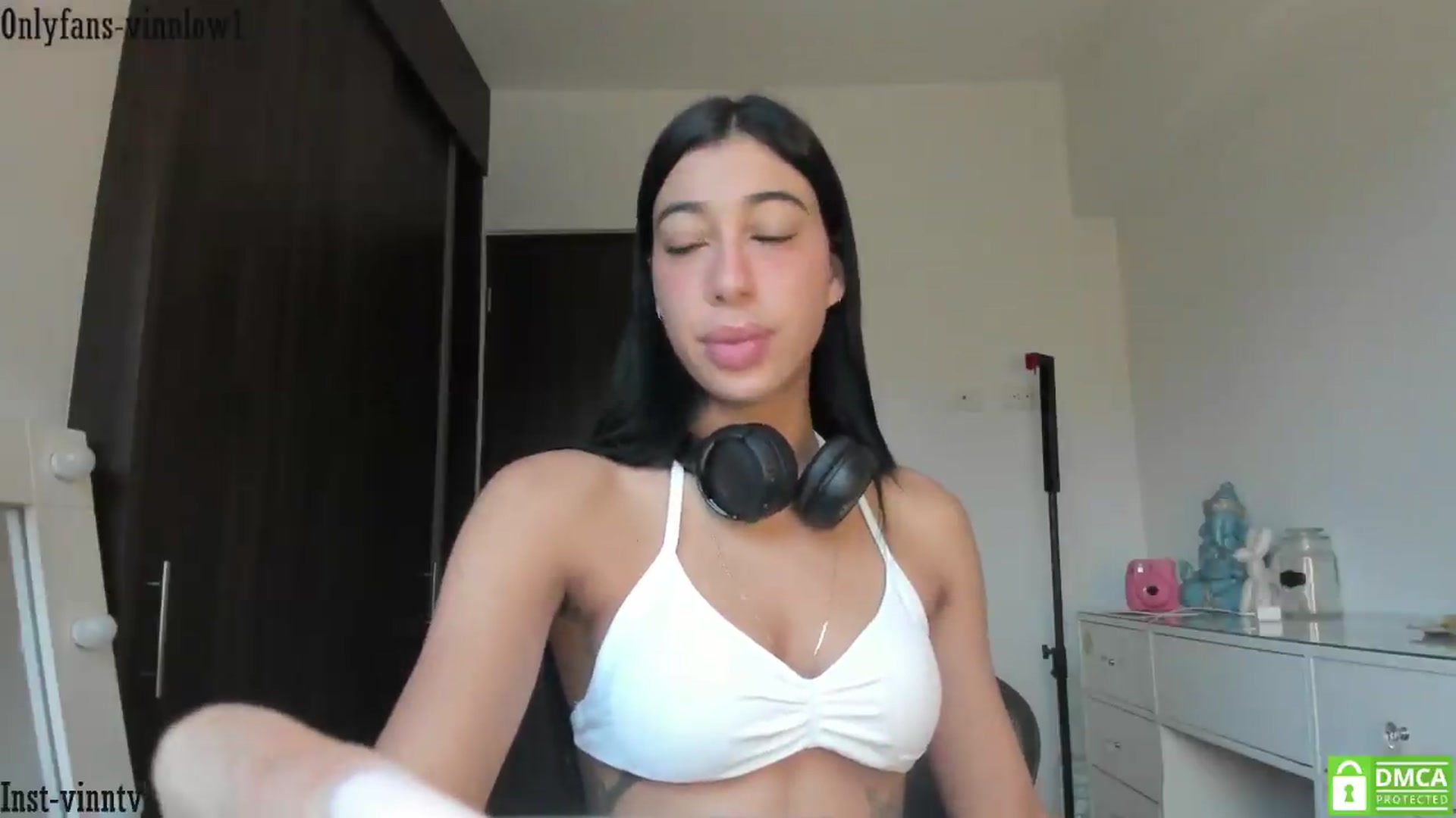 Gallery image thumbnail from Vinnlow's myfreecams stream on, 07/23/2026, 11:17 image 14 of 20