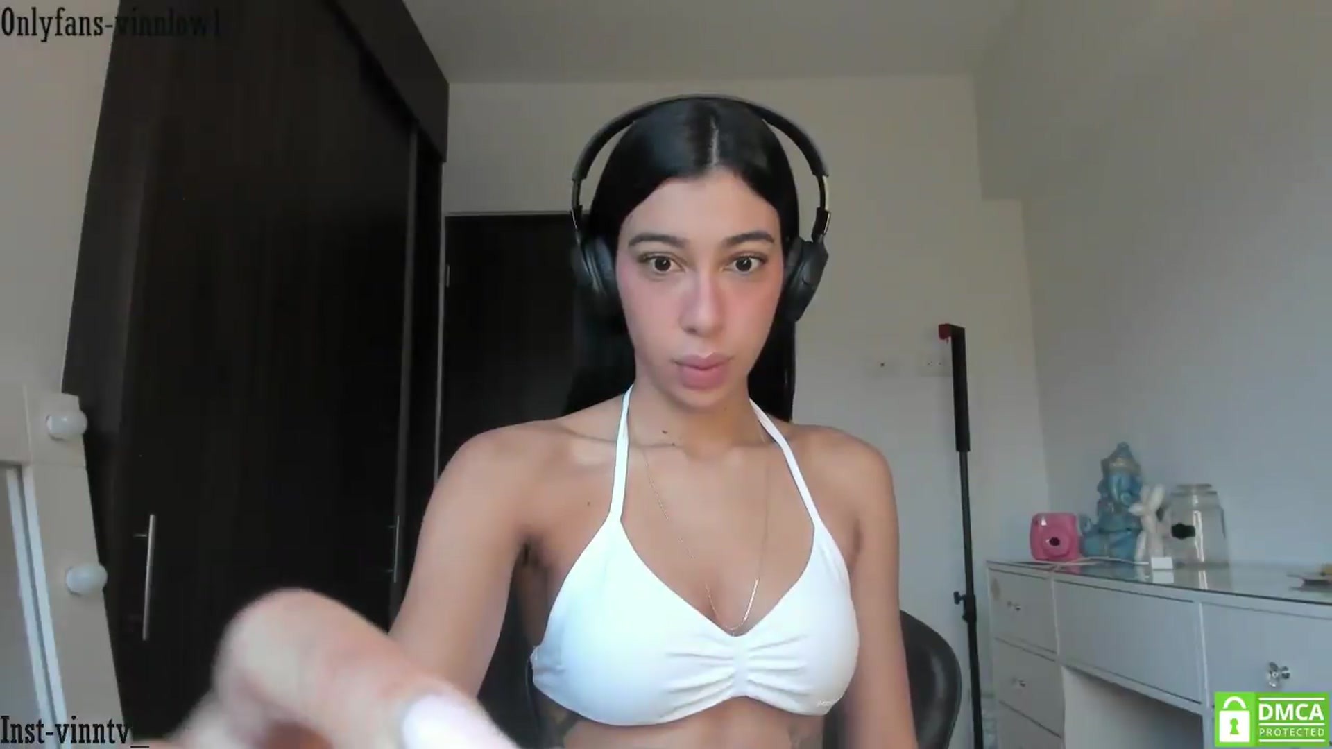 Gallery image thumbnail from Vinnlow's myfreecams stream on, 07/23/2026, 11:17 image 15 of 20