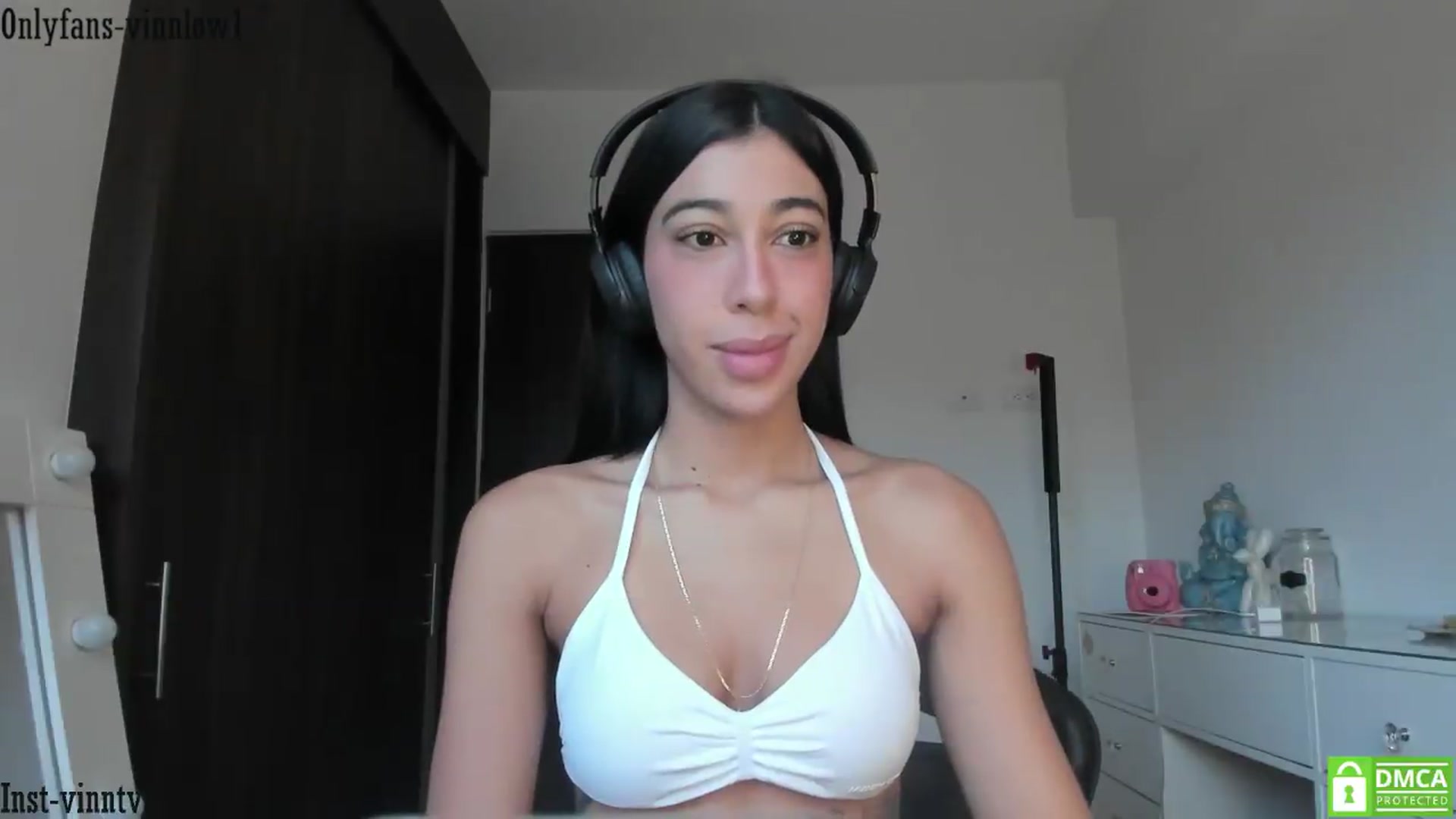 Gallery image thumbnail from Vinnlow's myfreecams stream on, 07/23/2026, 11:17 image 16 of 20
