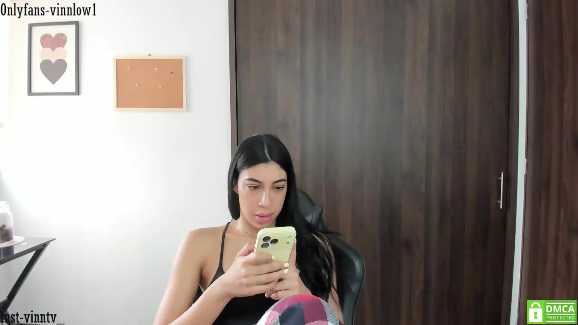 Gallery image thumbnail from Vinnlow's myfreecams stream on, 08/25/2026, 13:36 image 18 of 20