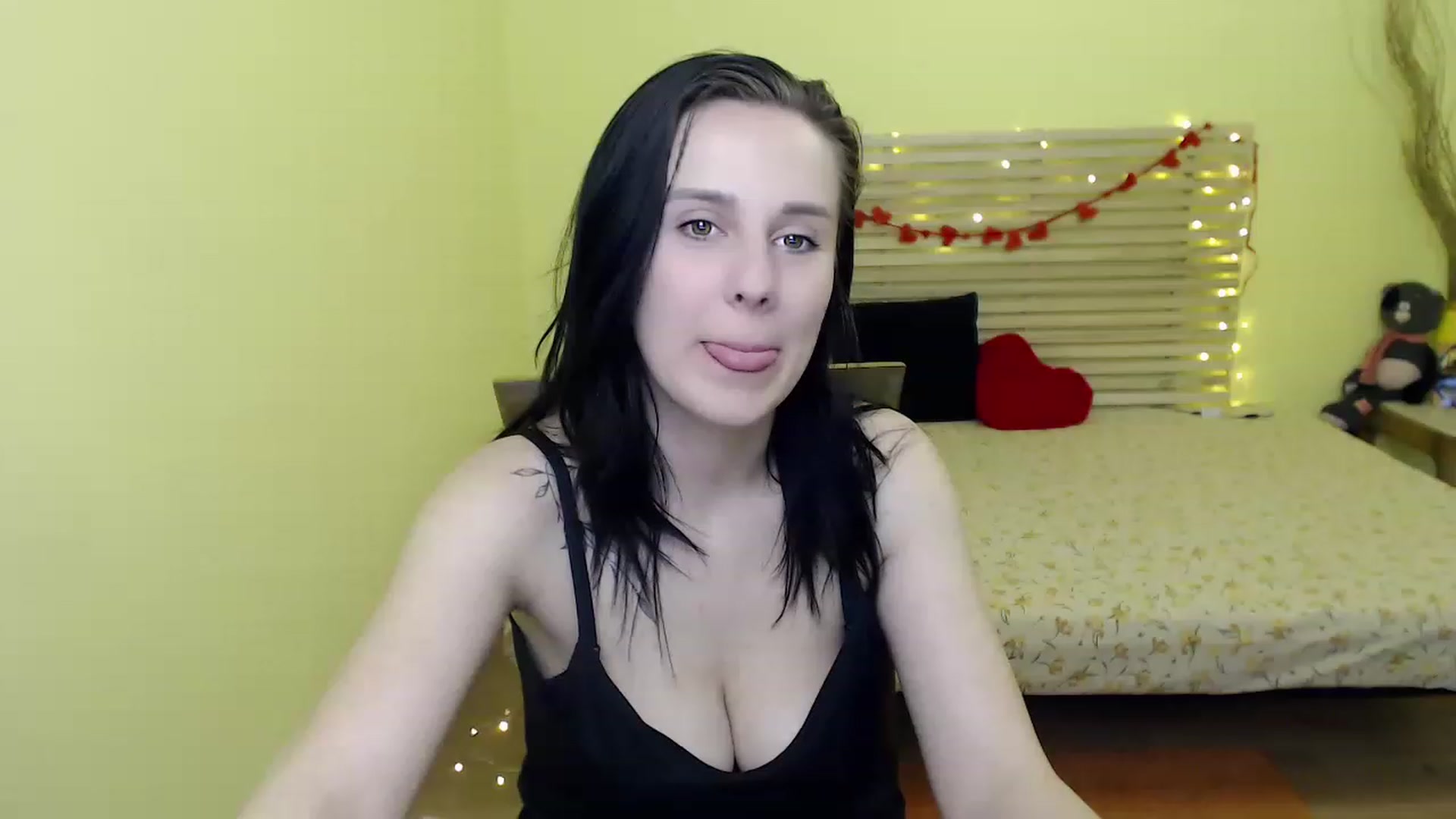 Gallery image thumbnail from ViolaEramoo's myfreecams stream on, 04/23/2023, 09:41 image 6 of 20