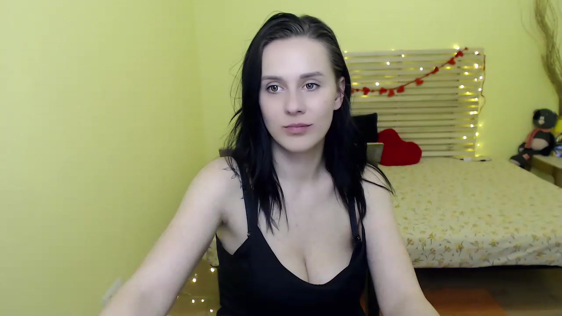 Gallery image thumbnail from ViolaEramoo's myfreecams stream on, 04/23/2023, 10:41 image 7 of 20