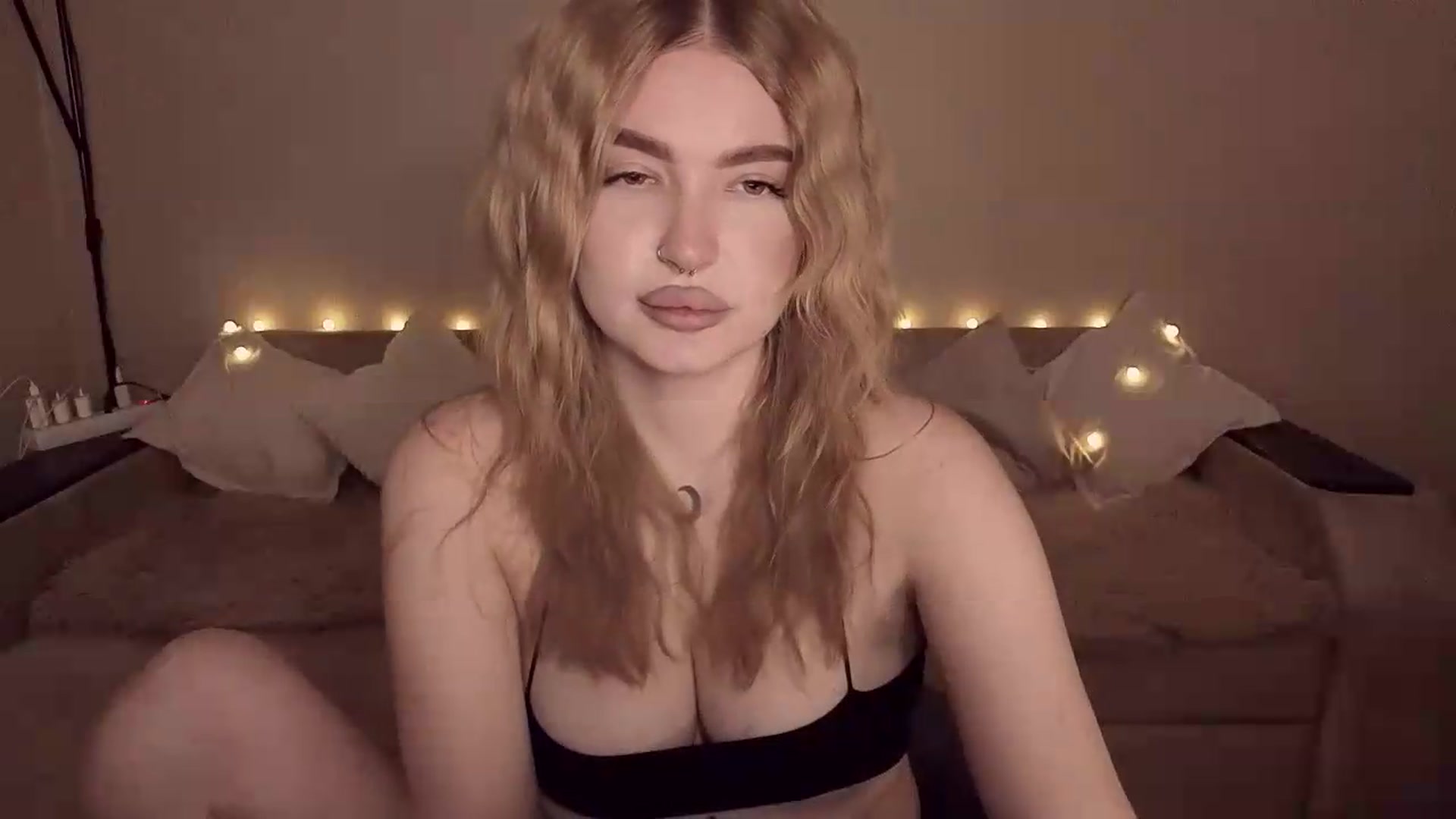 Gallery image thumbnail from ViolaRose's myfreecams stream on, 09/26/2026, 15:45 image 17 of 20