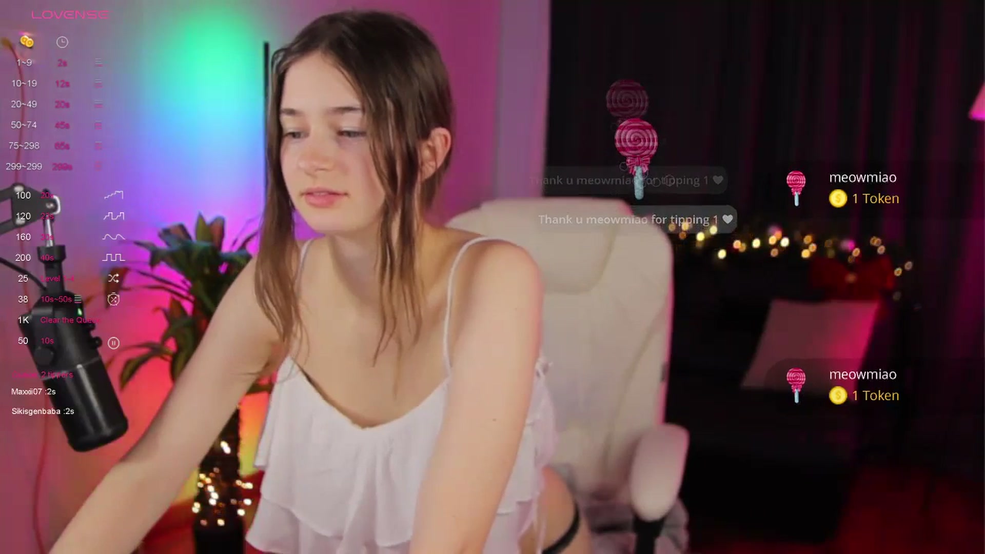 Gallery image thumbnail from Viola__Moon's myfreecams stream on, 12/17/2023, 12:46 image 17 of 20