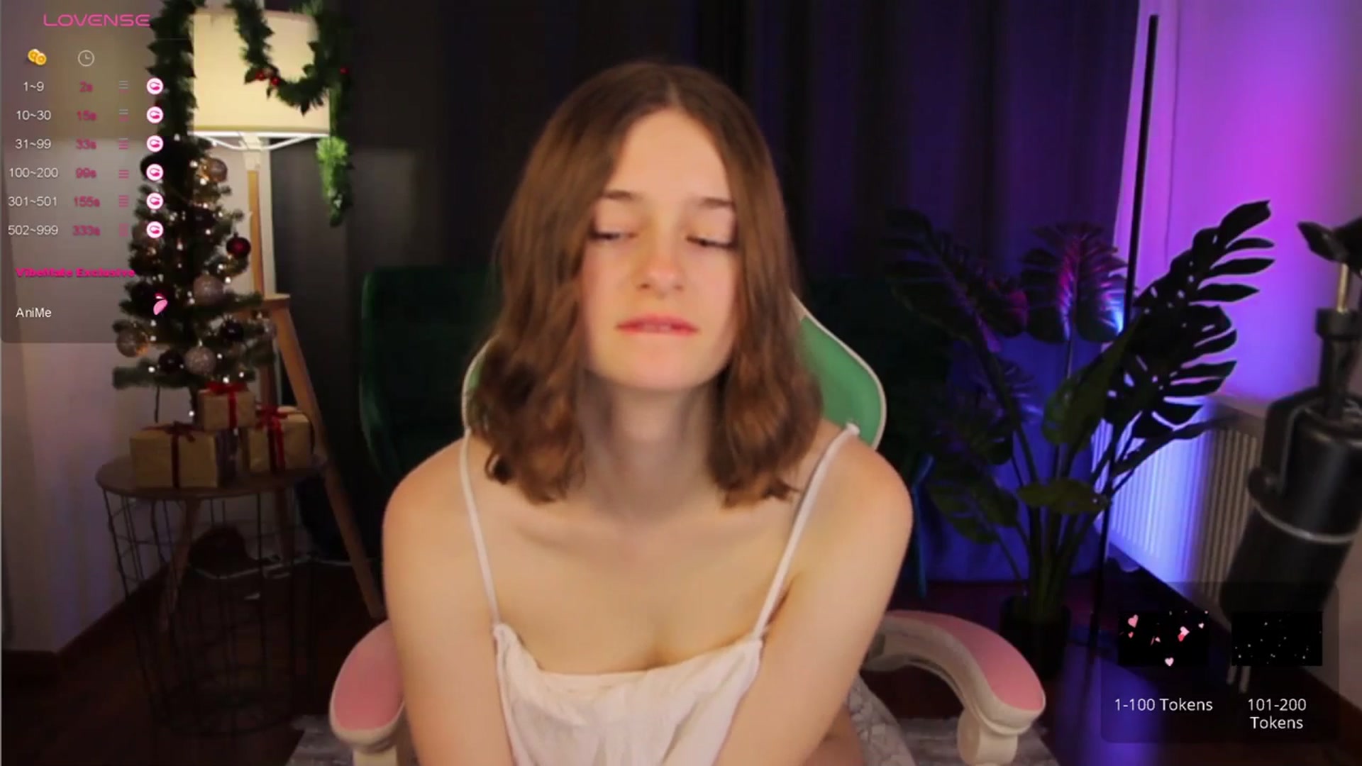 Gallery image thumbnail from Viola__Moon's myfreecams stream on, 12/25/2023, 13:50 image 11 of 20