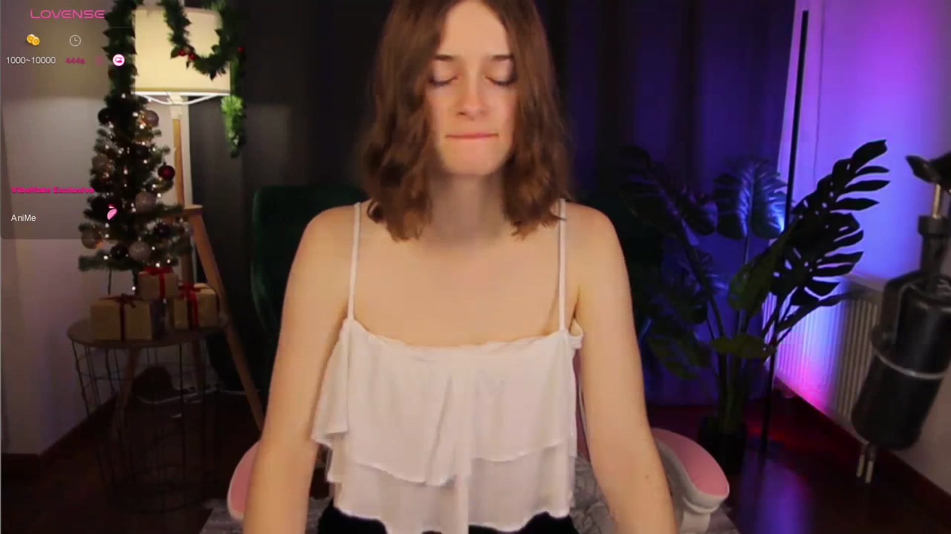 Gallery image thumbnail from Viola__Moon's myfreecams stream on, 12/25/2023, 13:50 image 5 of 20