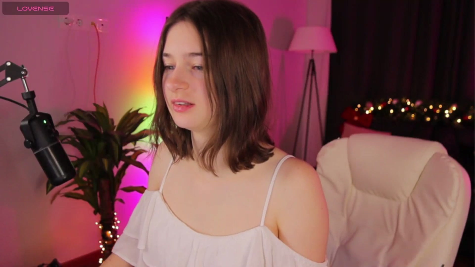 Gallery image thumbnail from Viola__Moon's myfreecams stream on, 12/26/2023, 10:29 image 13 of 20