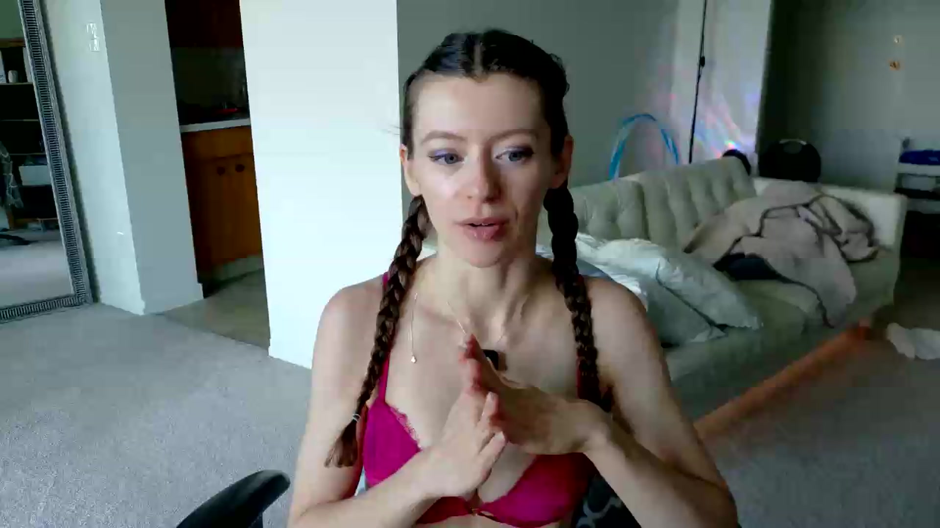 Gallery image thumbnail from VioletFoxy's myfreecams stream on, 08/12/2026, 23:32 image 1 of 20
