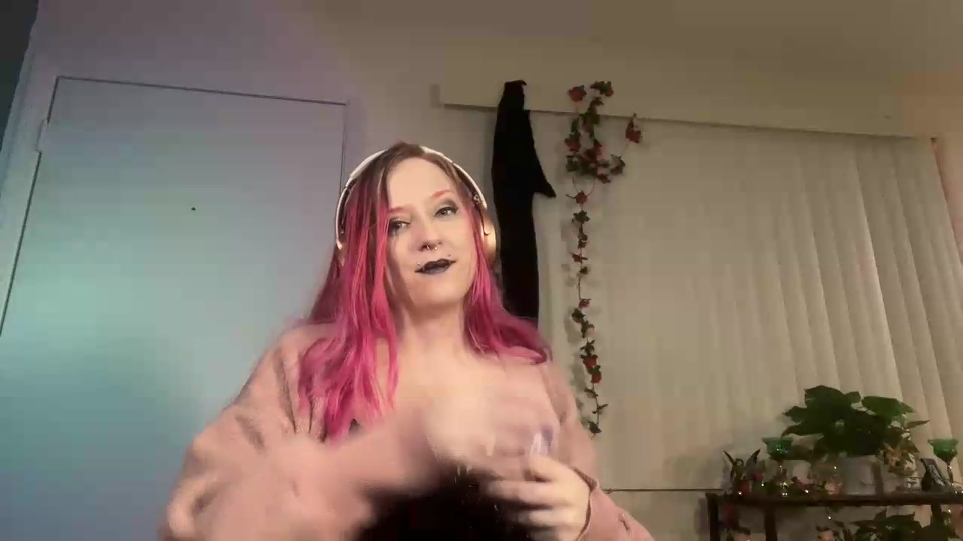 Gallery image thumbnail from VioletOctober's myfreecams stream on, 08/27/2026, 10:18 image 13 of 20
