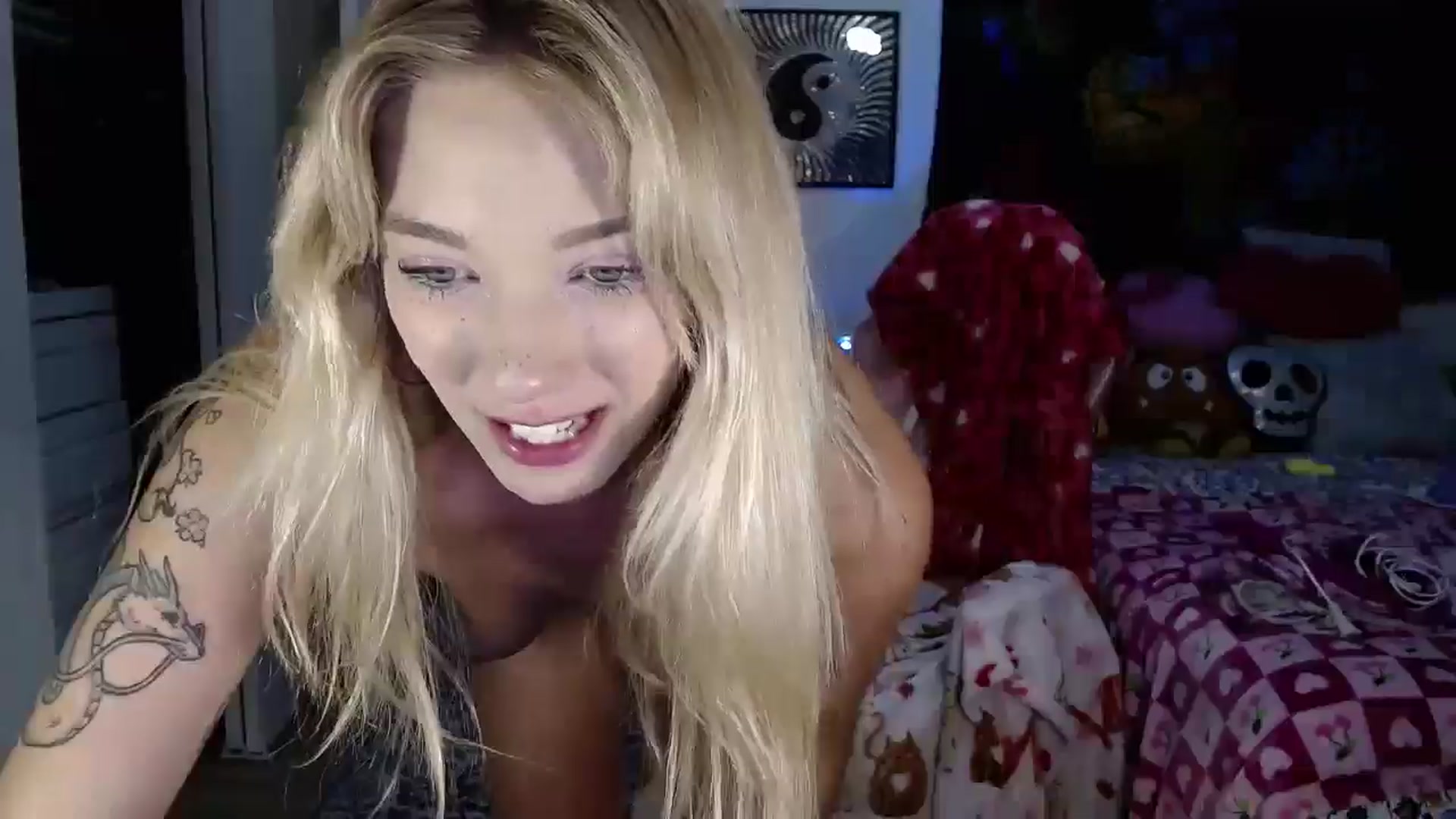 Gallery image thumbnail from VioletRay's myfreecams stream on, 08/19/2025, 04:16 image 16 of 20