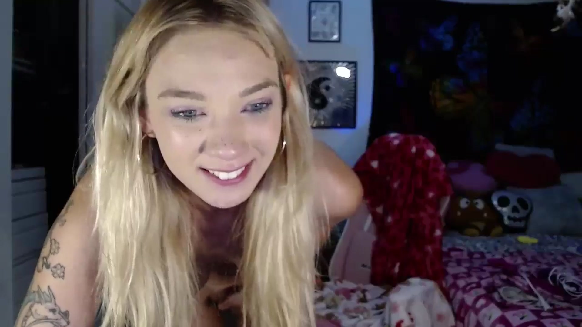 Gallery image thumbnail from VioletRay's myfreecams stream on, 08/19/2025, 04:16 image 17 of 20