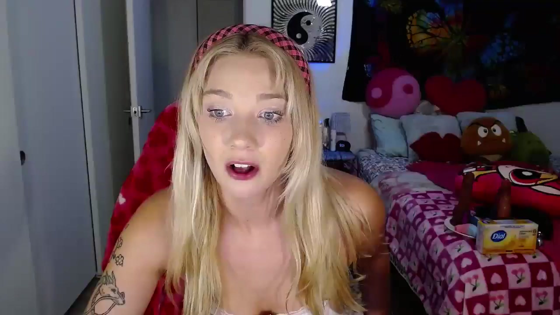 Gallery image thumbnail from VioletRay's myfreecams stream on, 08/21/2025, 01:24 image 11 of 20