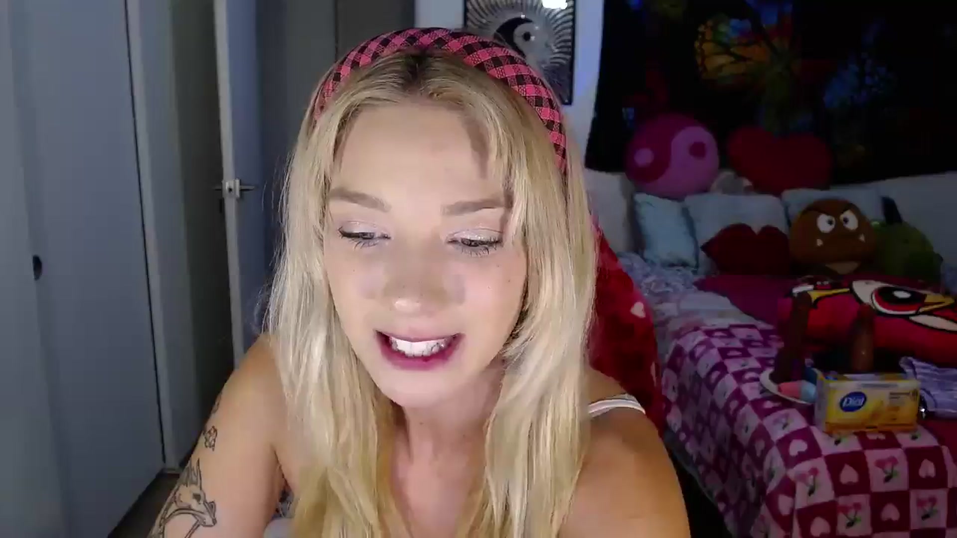 Gallery image thumbnail from VioletRay's myfreecams stream on, 08/21/2025, 01:24 image 13 of 20