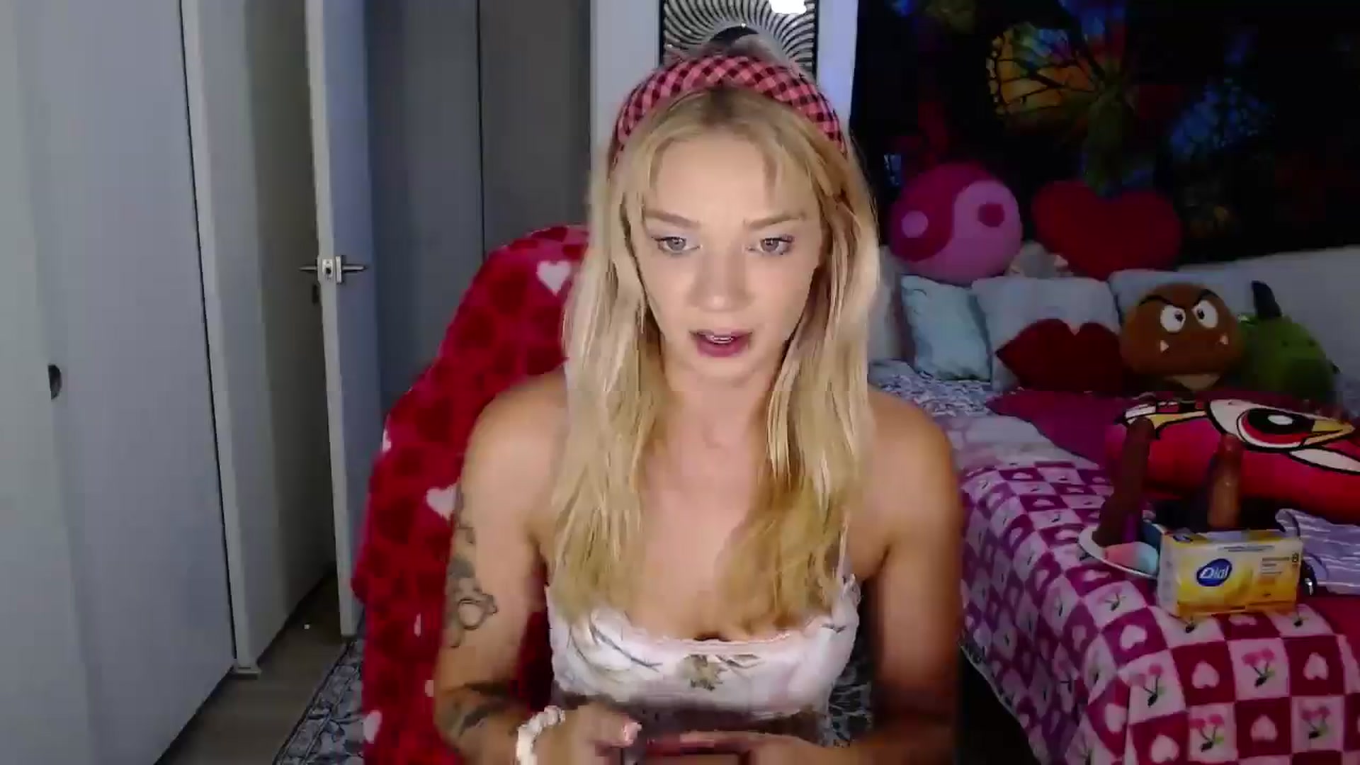 Gallery image thumbnail from VioletRay's myfreecams stream on, 08/21/2025, 01:24 image 16 of 20