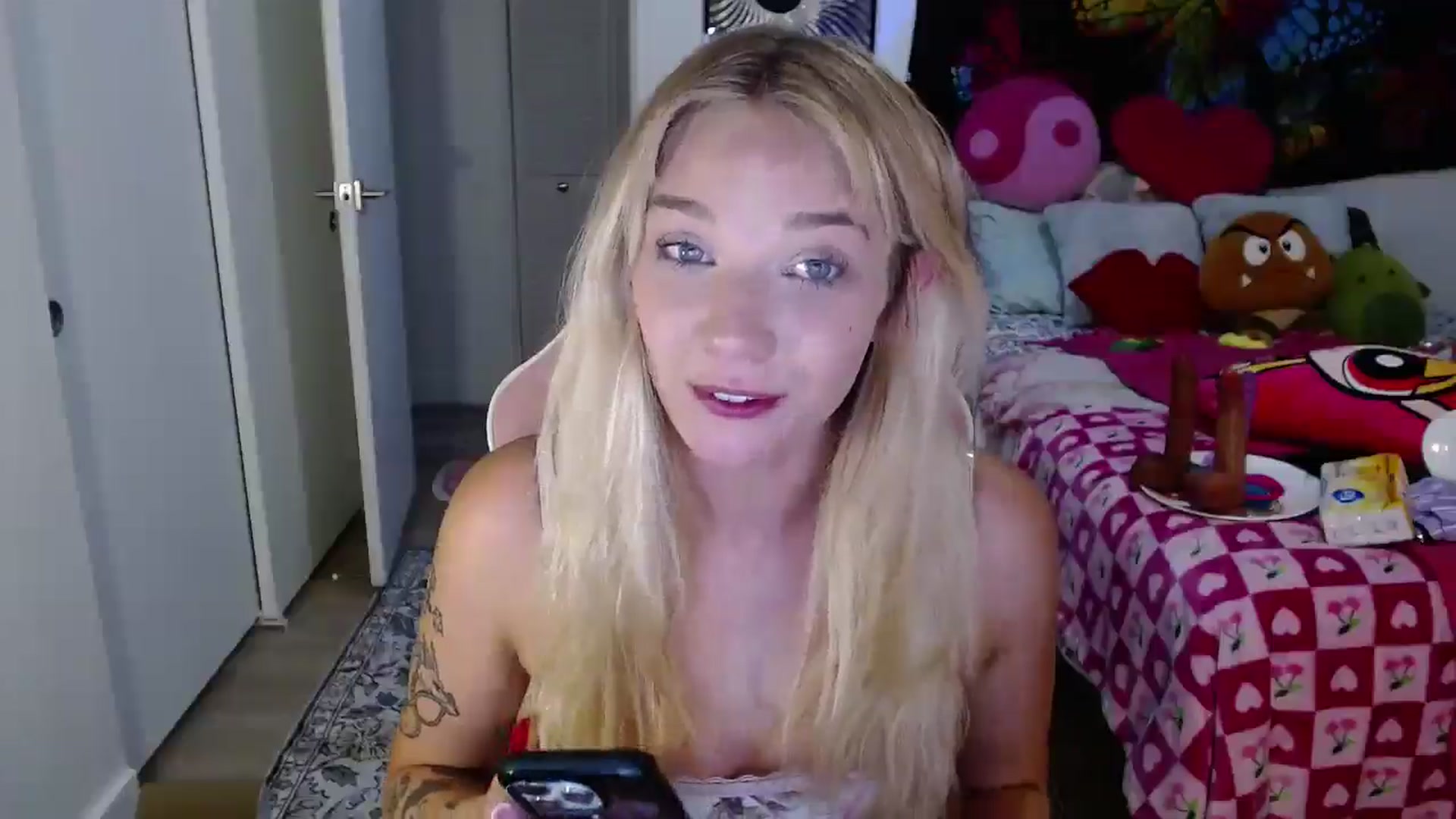 Gallery image thumbnail from VioletRay's myfreecams stream on, 08/21/2025, 04:34 image 5 of 20