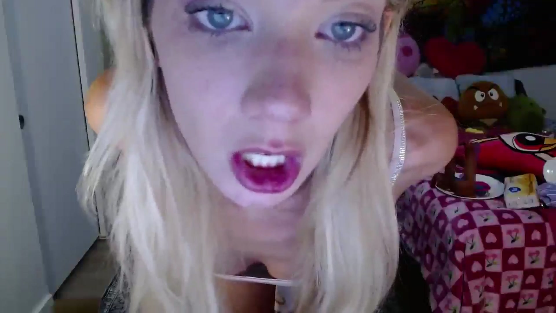 Gallery image thumbnail from VioletRay's myfreecams stream on, 08/21/2025, 04:34 image 7 of 20