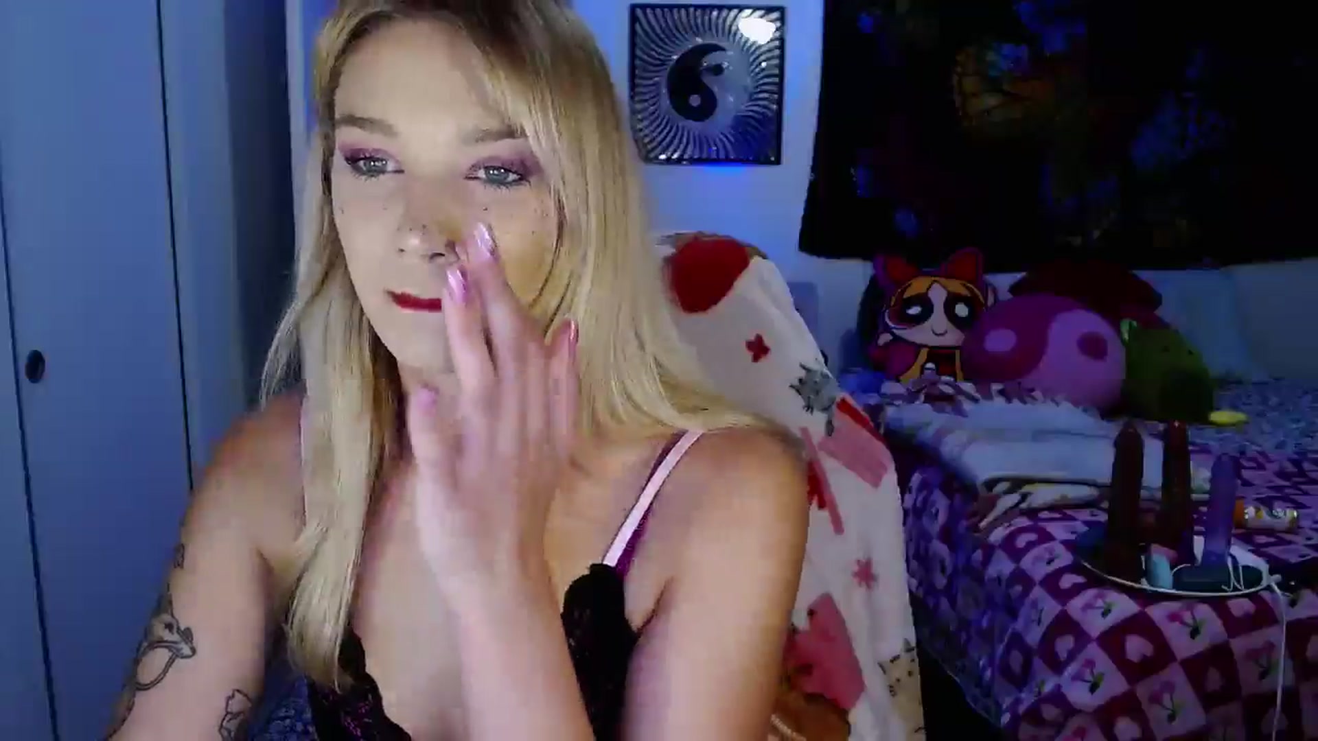 Gallery image thumbnail from VioletRay's myfreecams stream on, 08/26/2025, 01:42 image 6 of 20