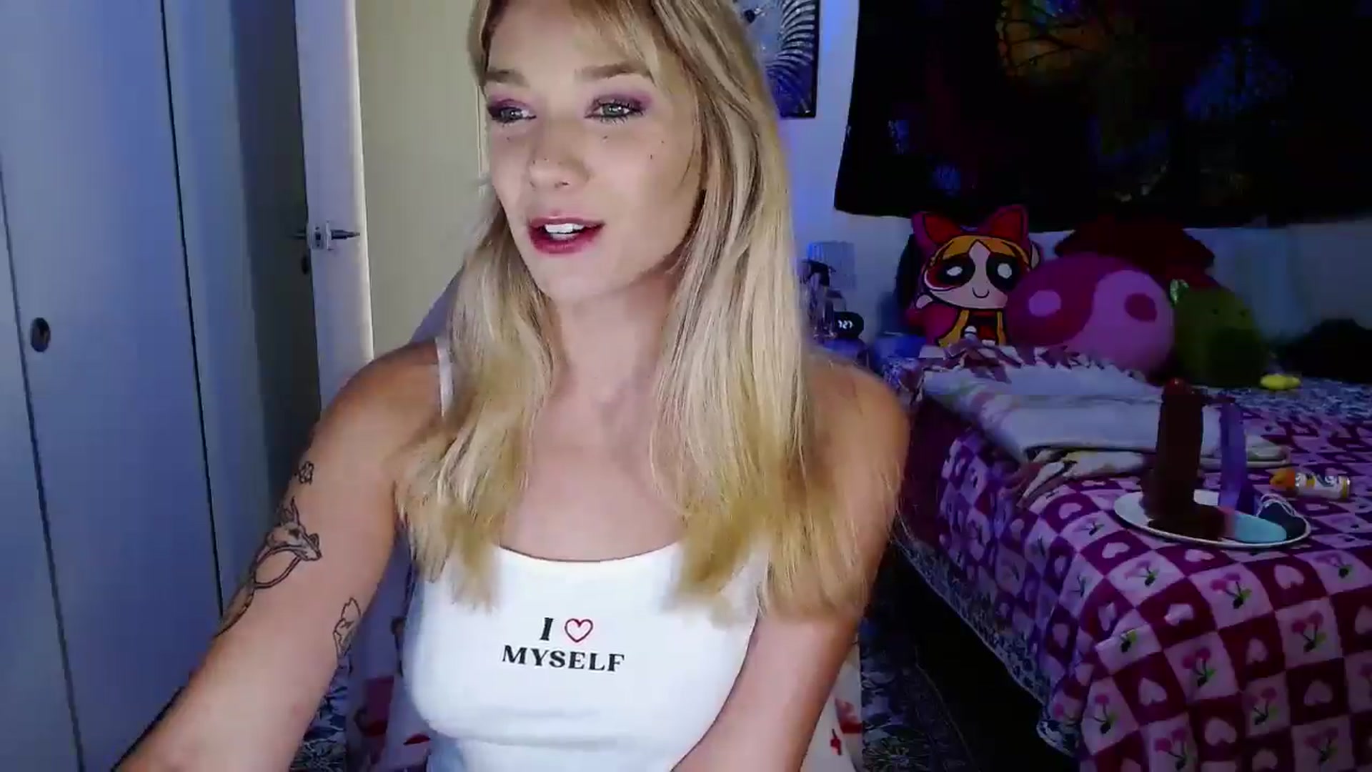 Gallery image thumbnail from VioletRay's myfreecams stream on, 08/26/2025, 02:54 image 2 of 20