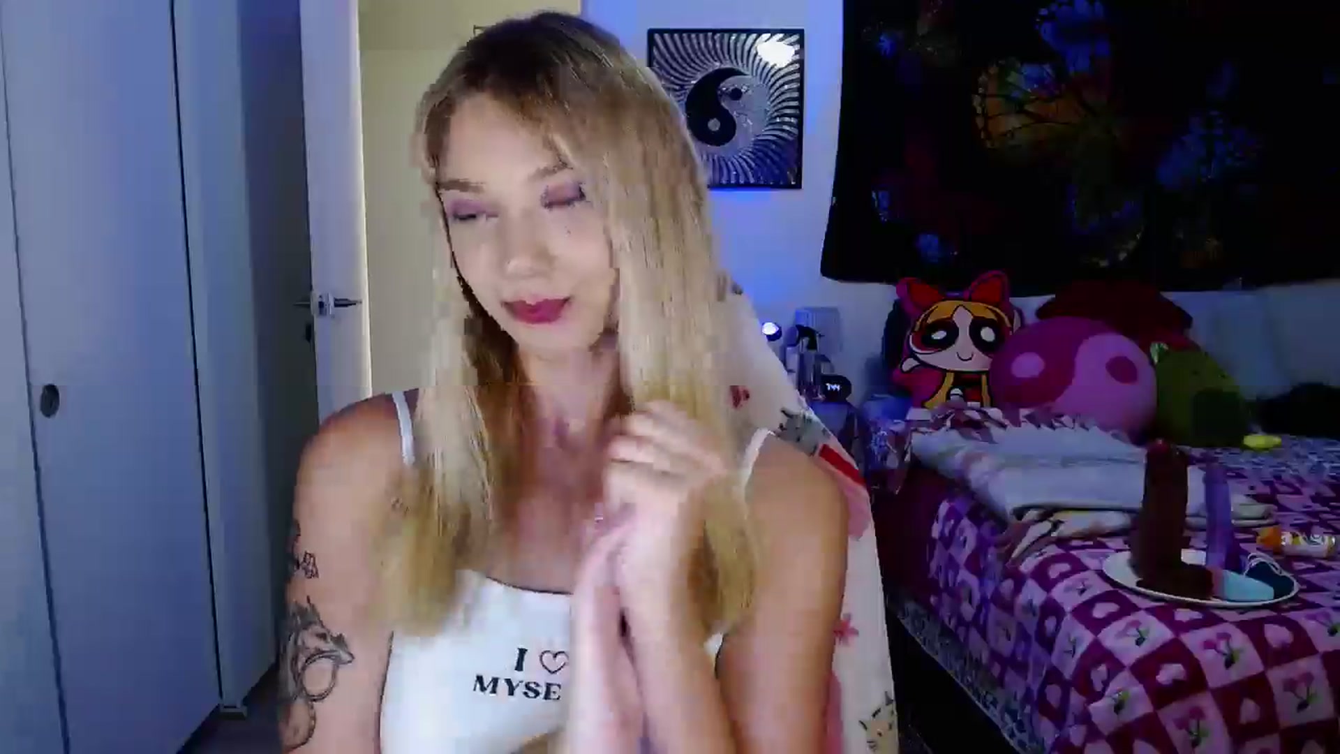 Gallery image thumbnail from VioletRay's myfreecams stream on, 08/26/2025, 02:54 image 16 of 20