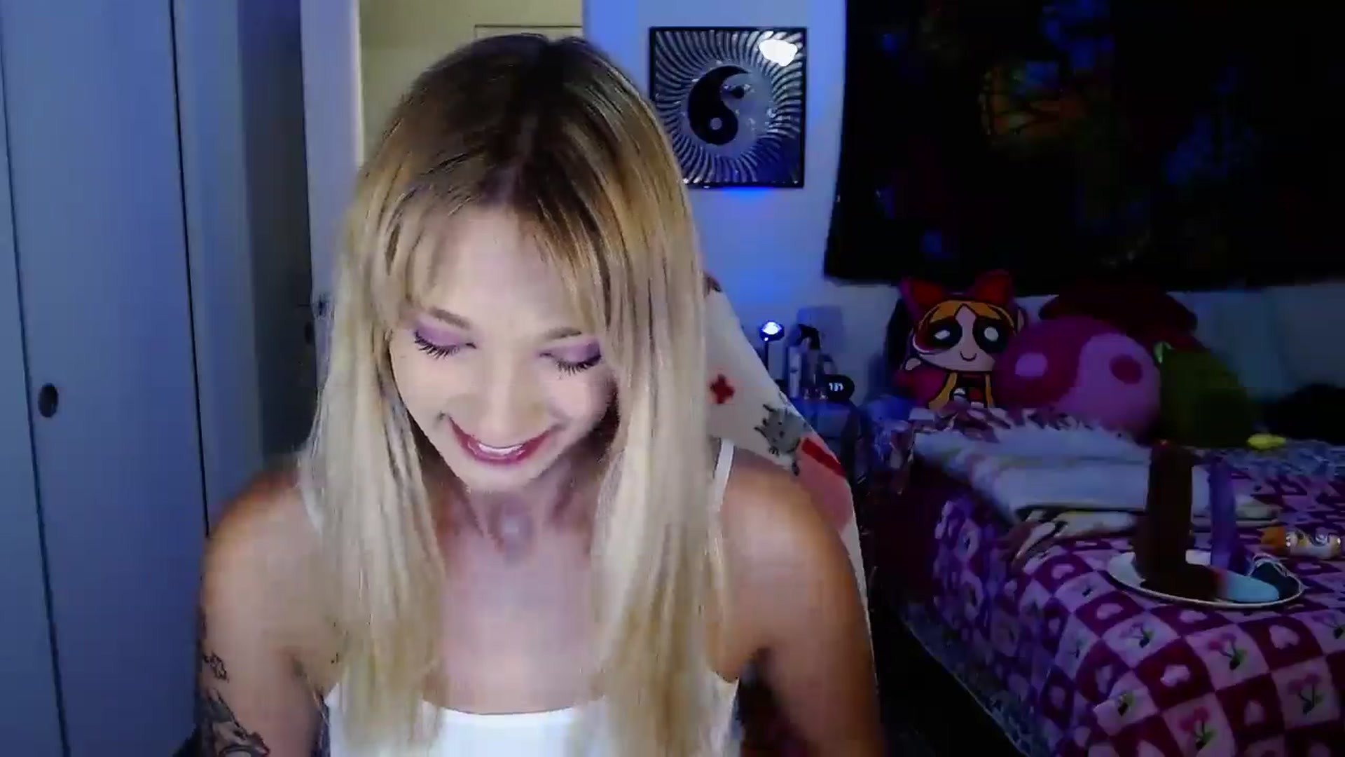 Gallery image thumbnail from VioletRay's myfreecams stream on, 08/26/2025, 02:54 image 10 of 20