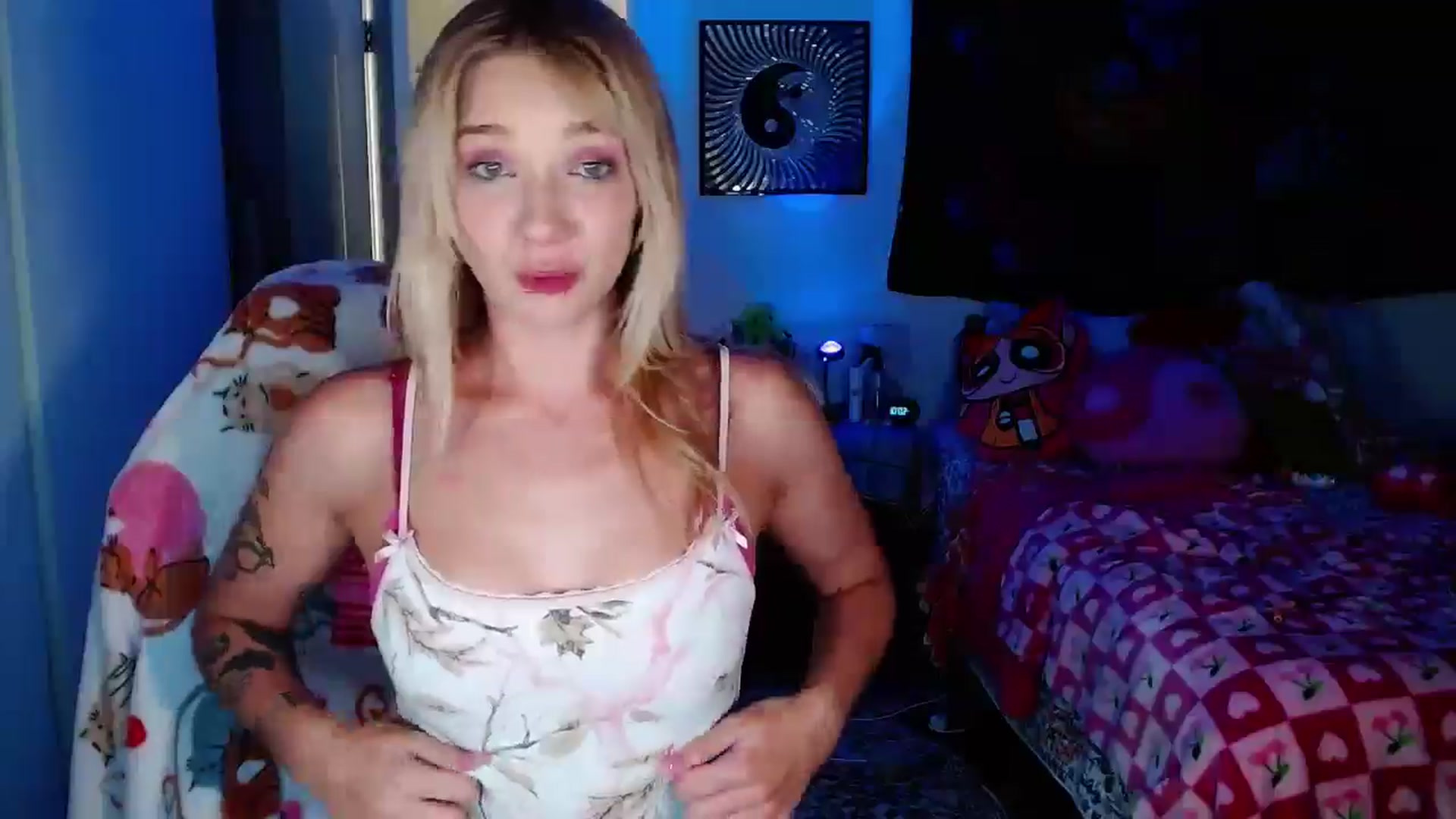 Gallery image thumbnail from VioletRay's myfreecams stream on, 08/26/2025, 06:09 image 3 of 20