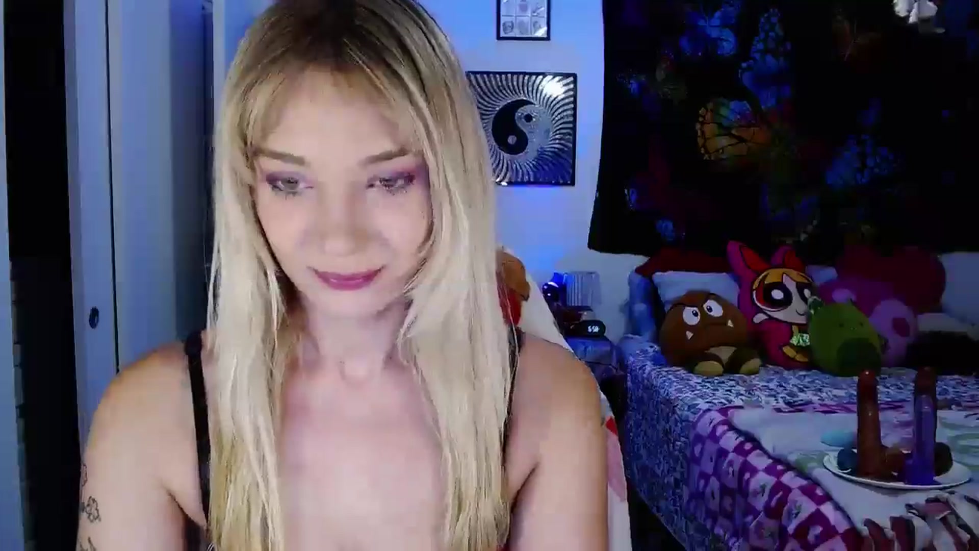 Gallery image thumbnail from VioletRay's myfreecams stream on, 08/28/2025, 02:23 image 11 of 20