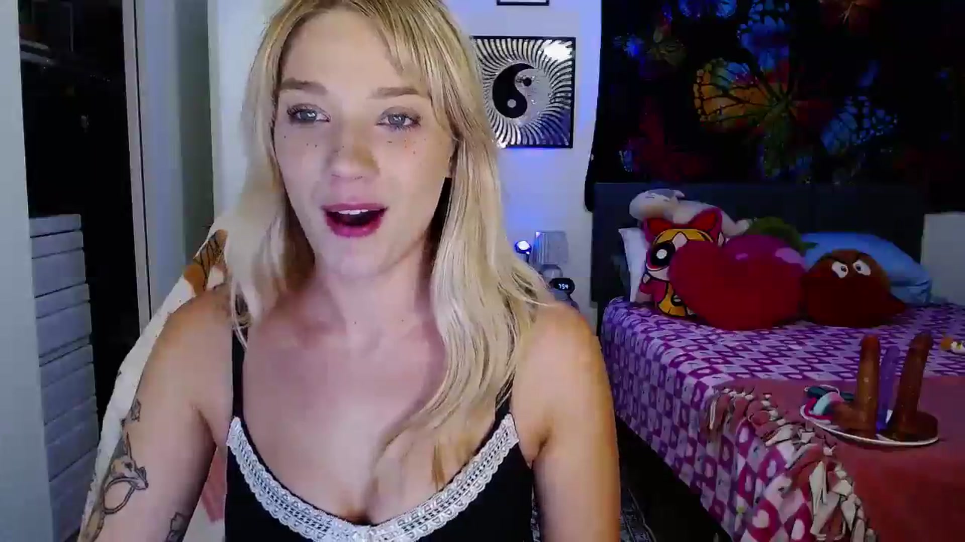 Gallery image thumbnail from VioletRay's myfreecams stream on, 09/01/2025, 03:11 image 9 of 20