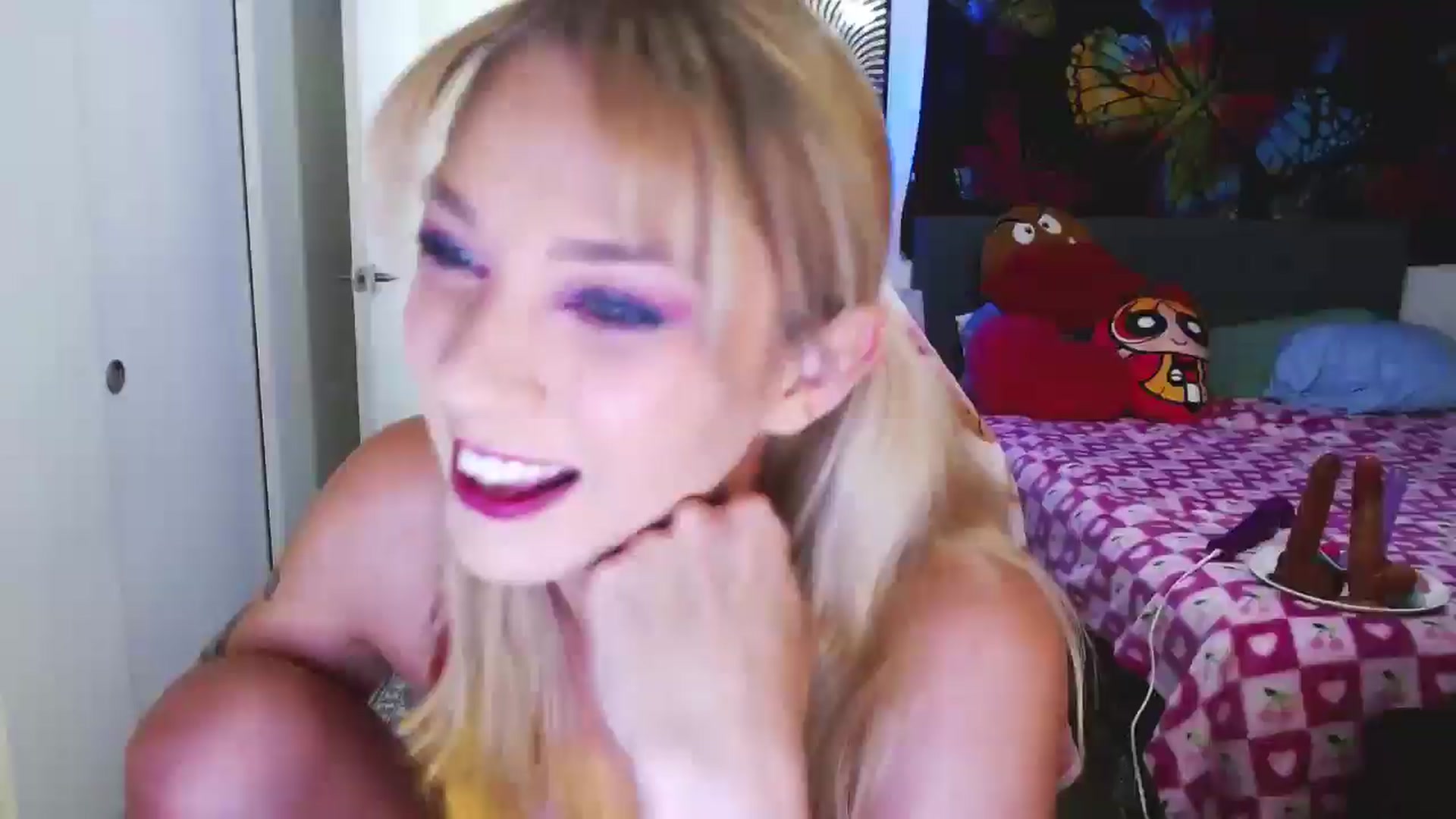 Gallery image thumbnail from VioletRay's myfreecams stream on, 09/12/2025, 04:27 image 6 of 20