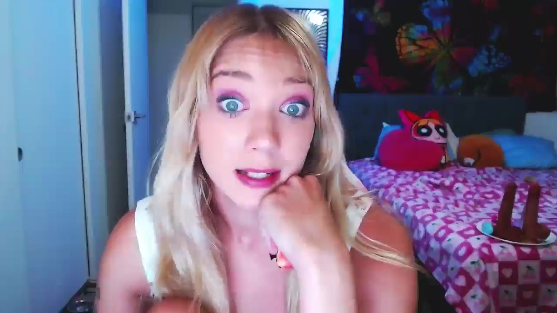Gallery image thumbnail from VioletRay's myfreecams stream on, 09/14/2025, 01:42 image 6 of 20