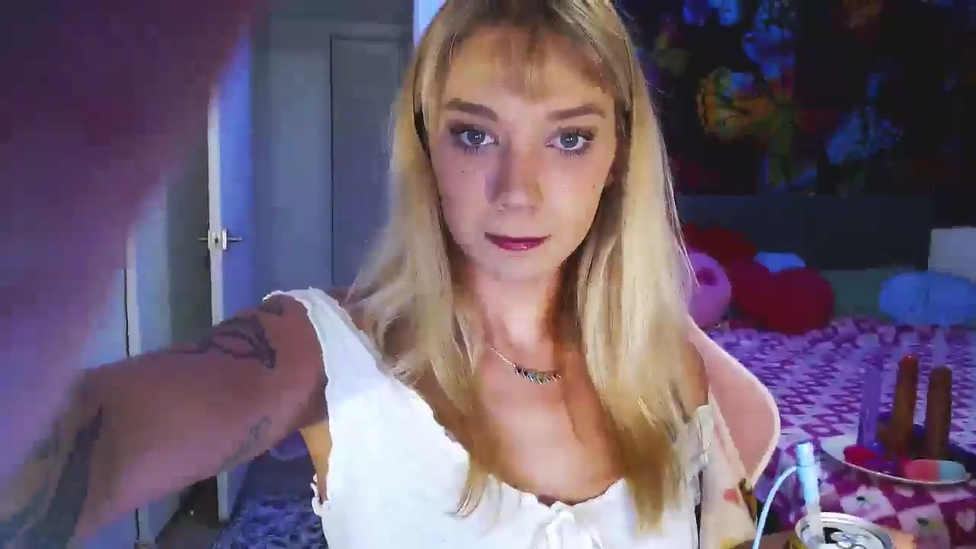 Gallery image thumbnail from VioletRay's myfreecams stream on, 09/16/2025, 23:35 image 20 of 20
