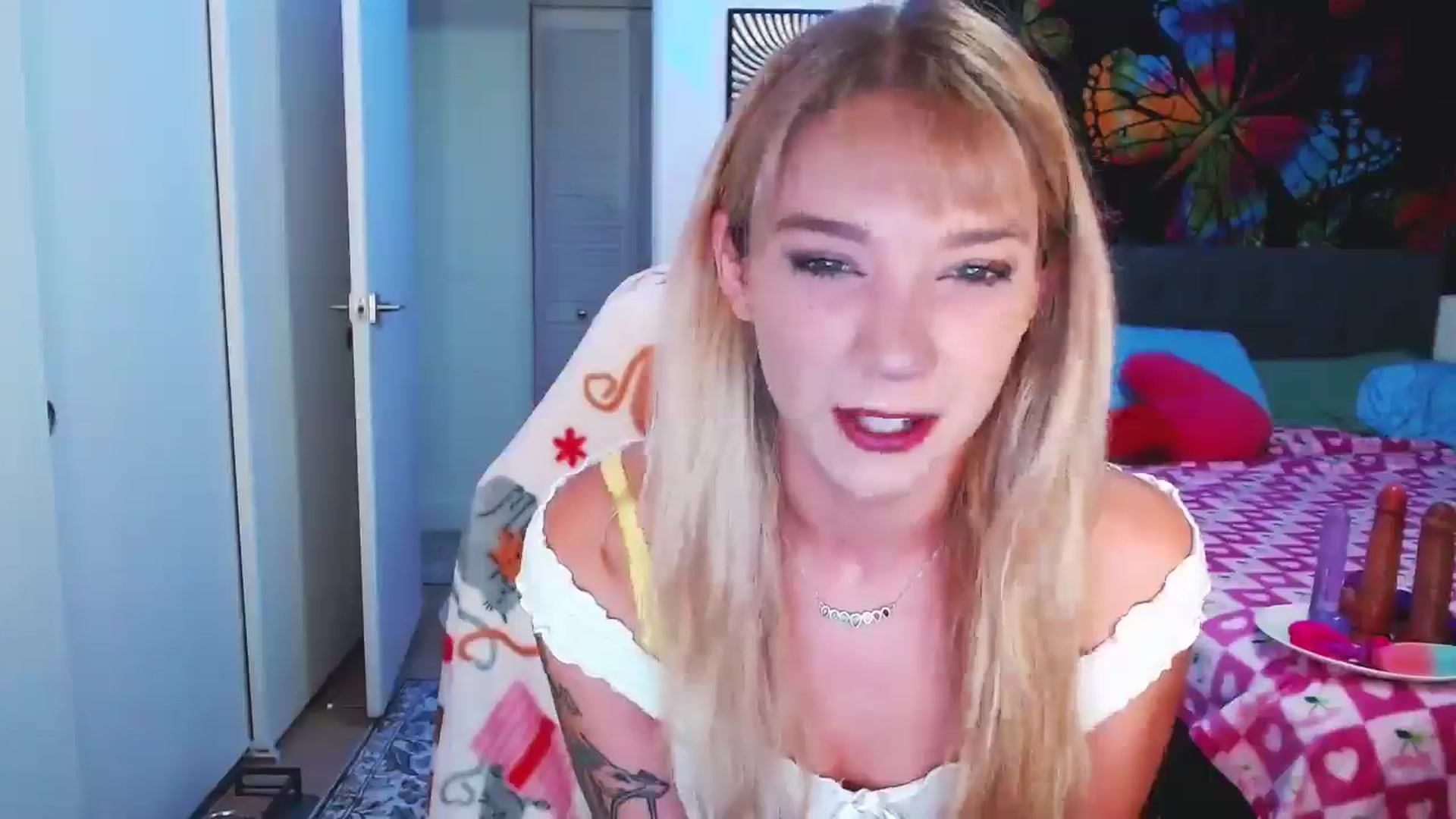 Gallery image thumbnail from VioletRay's myfreecams stream on, 09/16/2025, 23:35 image 3 of 20