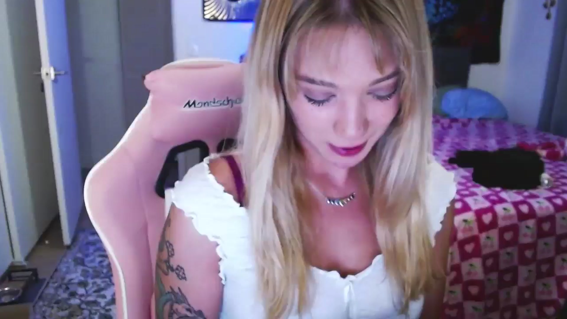 Gallery image thumbnail from VioletRay's myfreecams stream on, 09/17/2025, 02:15 image 8 of 20