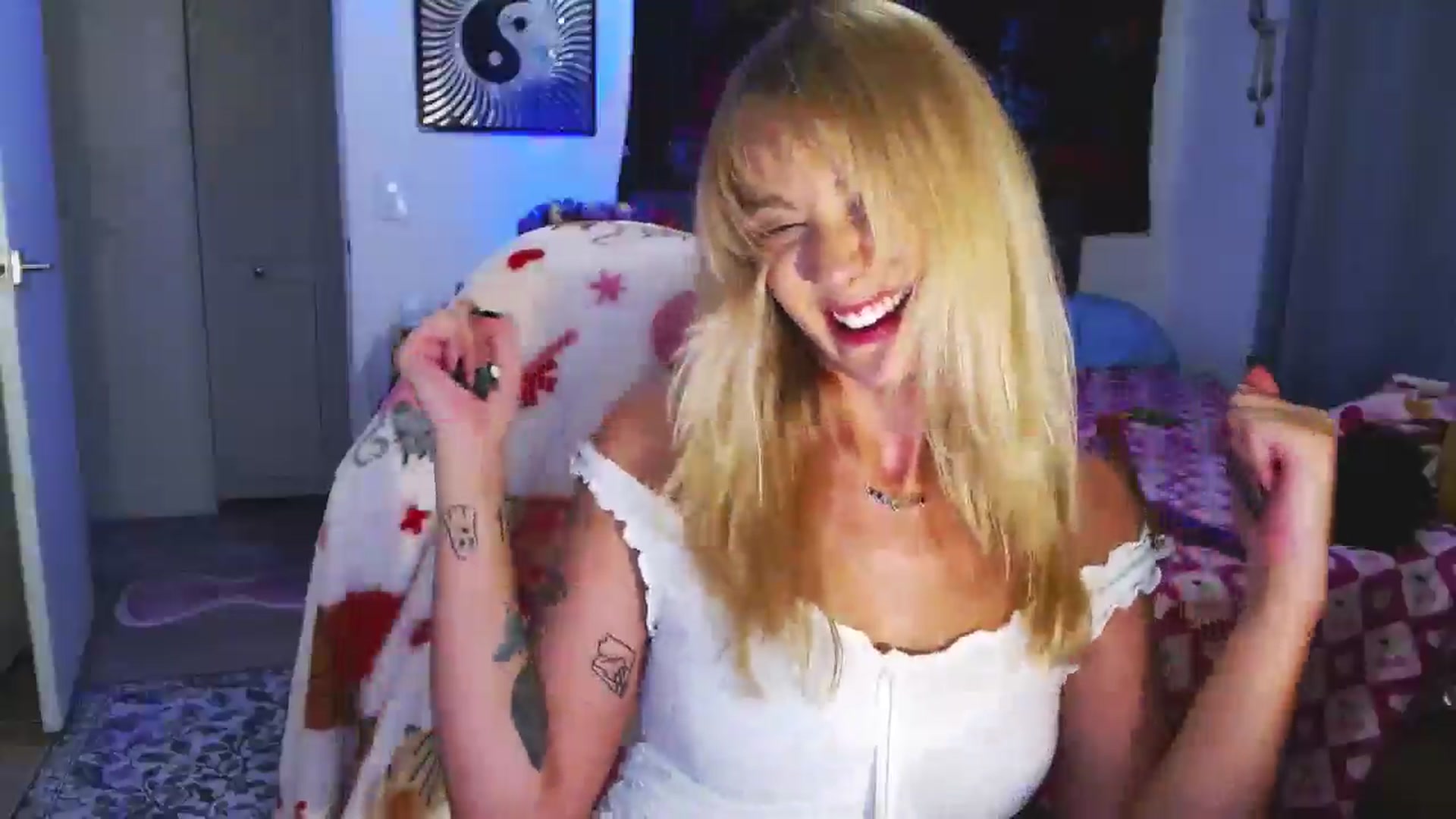 Gallery image thumbnail from VioletRay's myfreecams stream on, 09/17/2025, 02:15 image 19 of 20