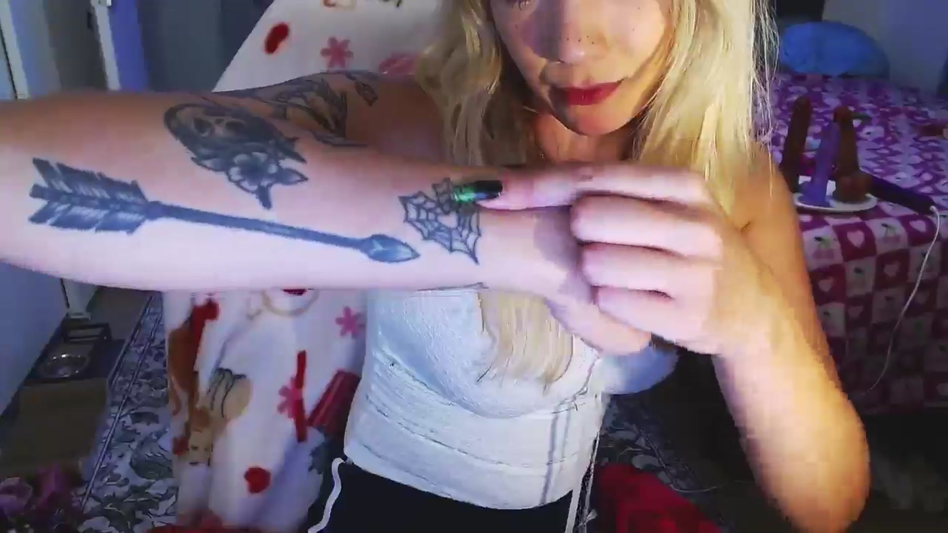 Gallery image thumbnail from VioletRay's myfreecams stream on, 09/17/2025, 03:05 image 17 of 20