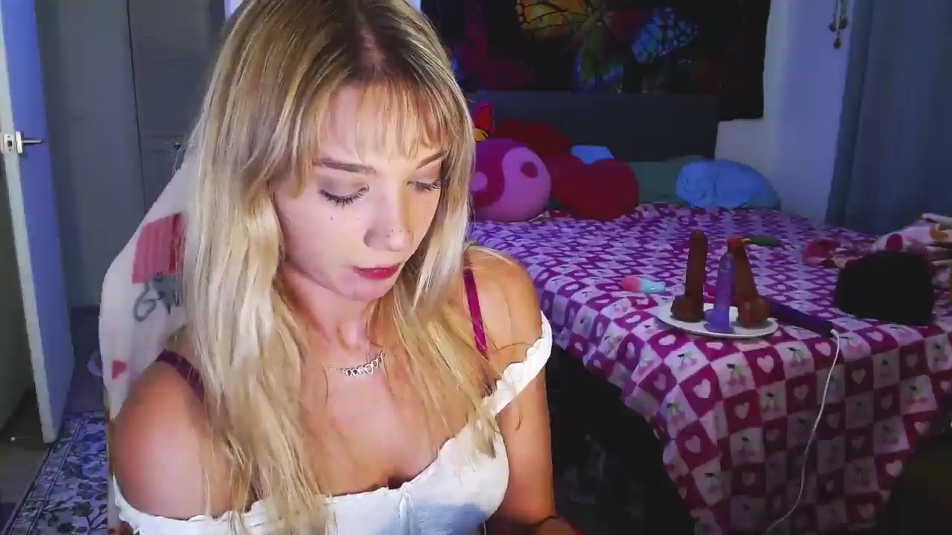 Gallery image thumbnail from VioletRay's myfreecams stream on, 09/17/2025, 03:05 image 10 of 20