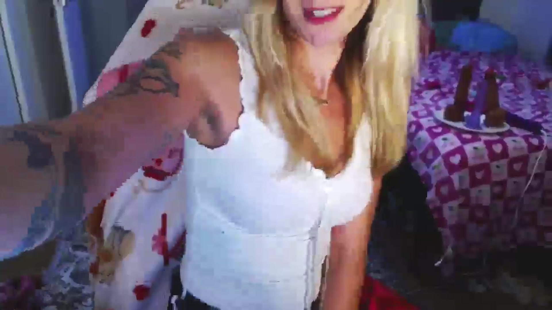 Gallery image thumbnail from VioletRay's myfreecams stream on, 09/17/2025, 03:05 image 18 of 20