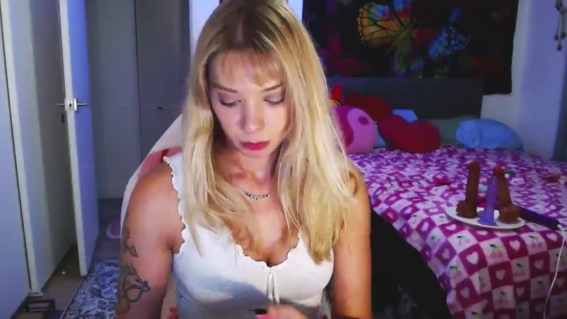 Gallery image thumbnail from VioletRay's myfreecams stream on, 09/17/2025, 03:05 image 16 of 20