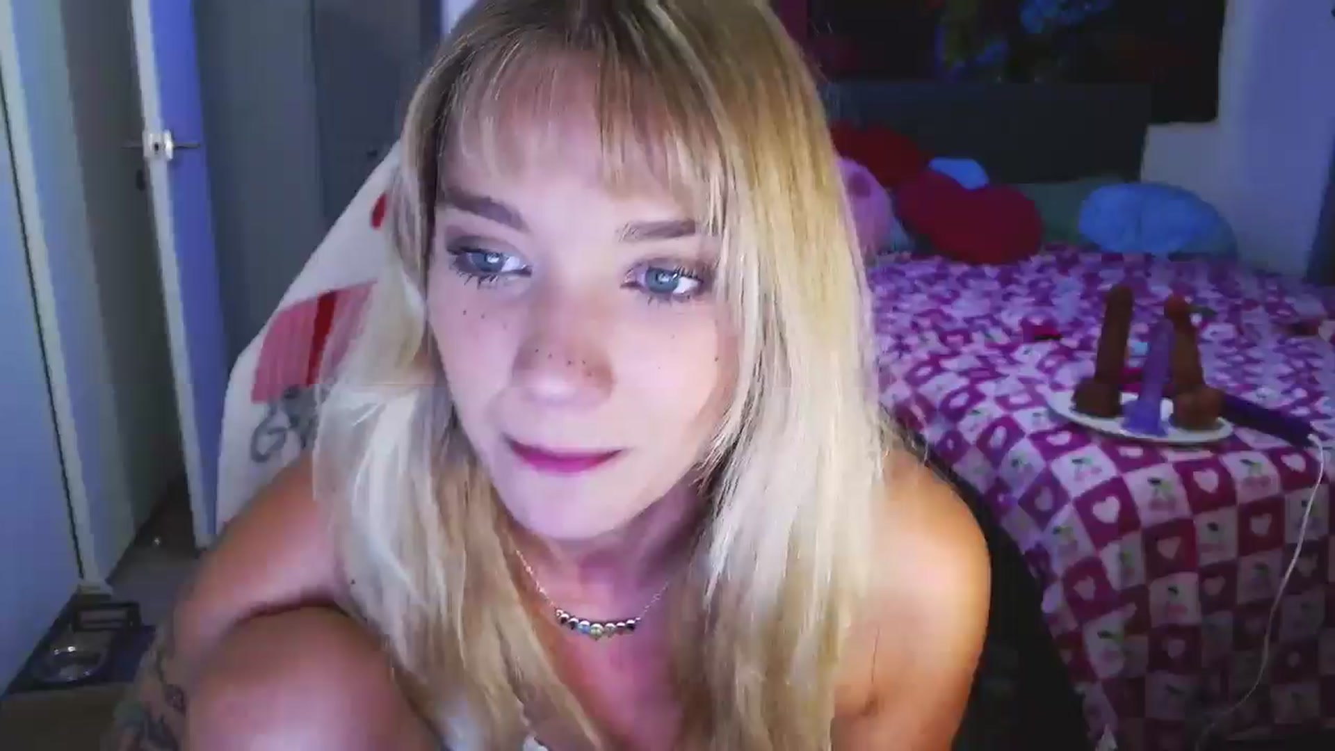 Gallery image thumbnail from VioletRay's myfreecams stream on, 09/17/2025, 03:05 image 19 of 20